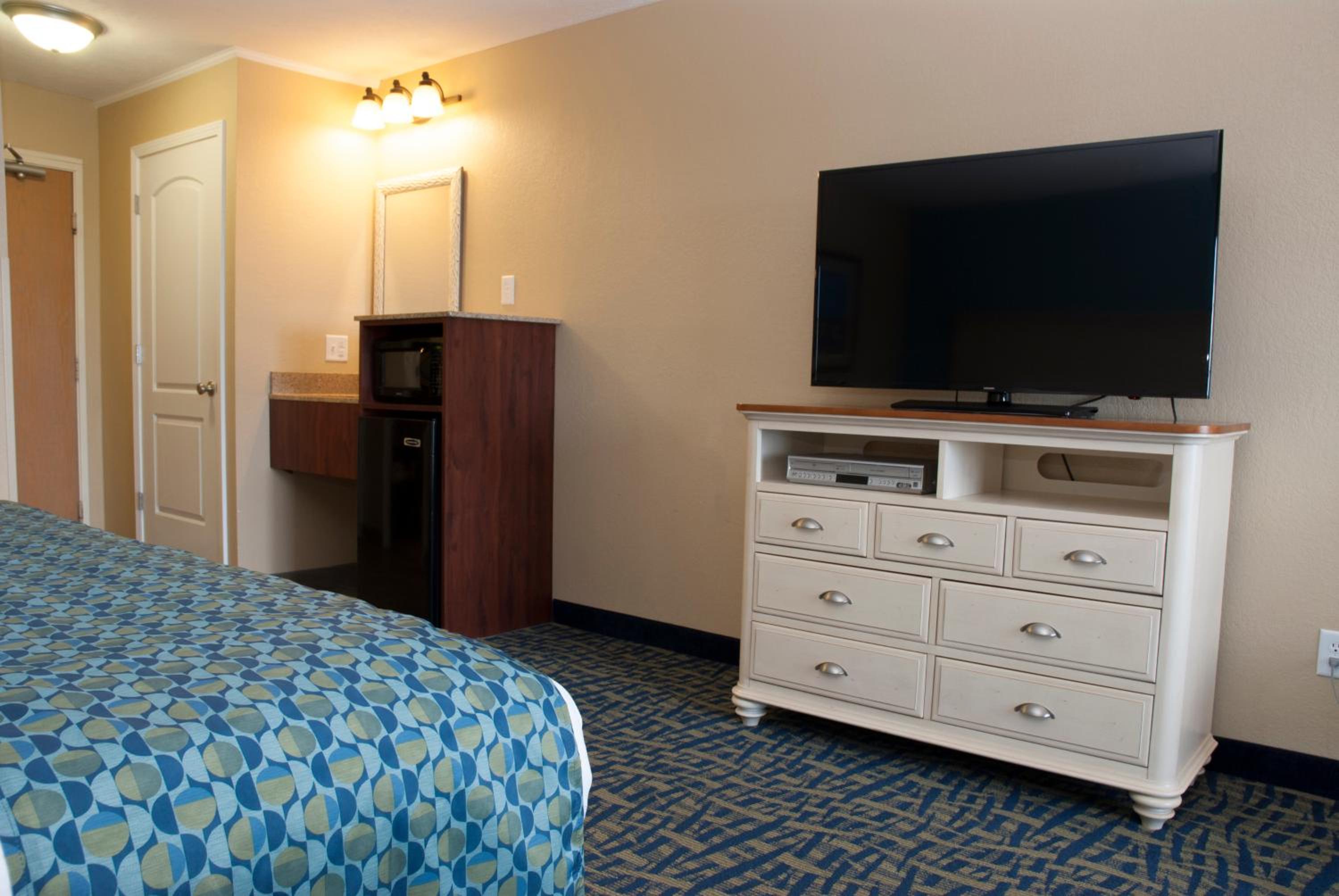 Deluxe King Room with Sofa Bed Beach View - First Floor