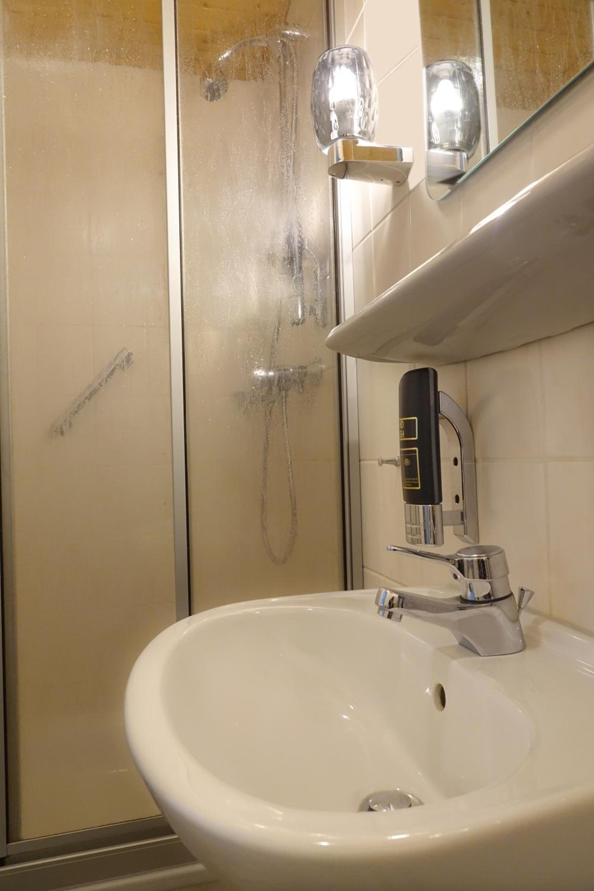 Double Room - Photo 2