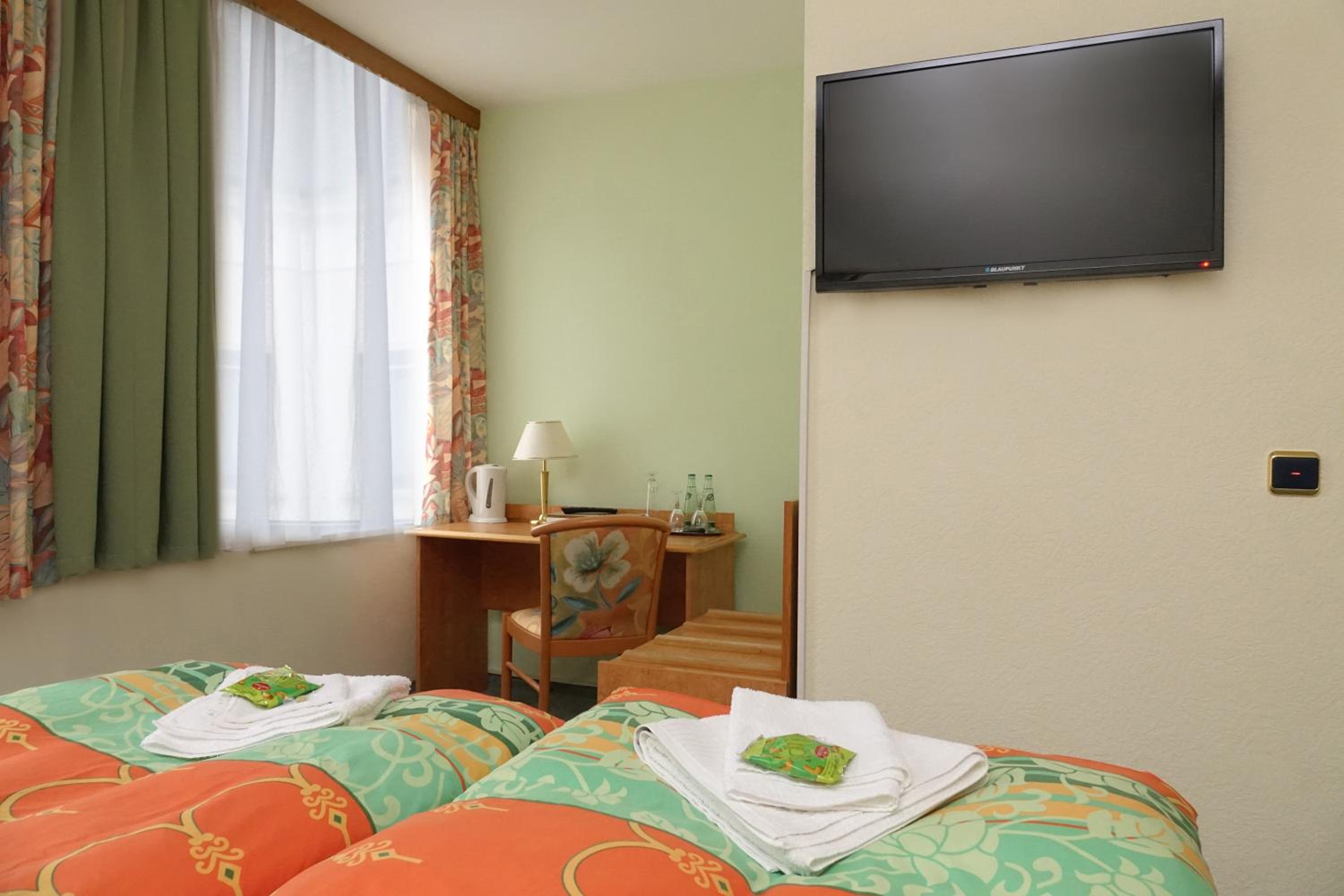 Double Room - Photo 12