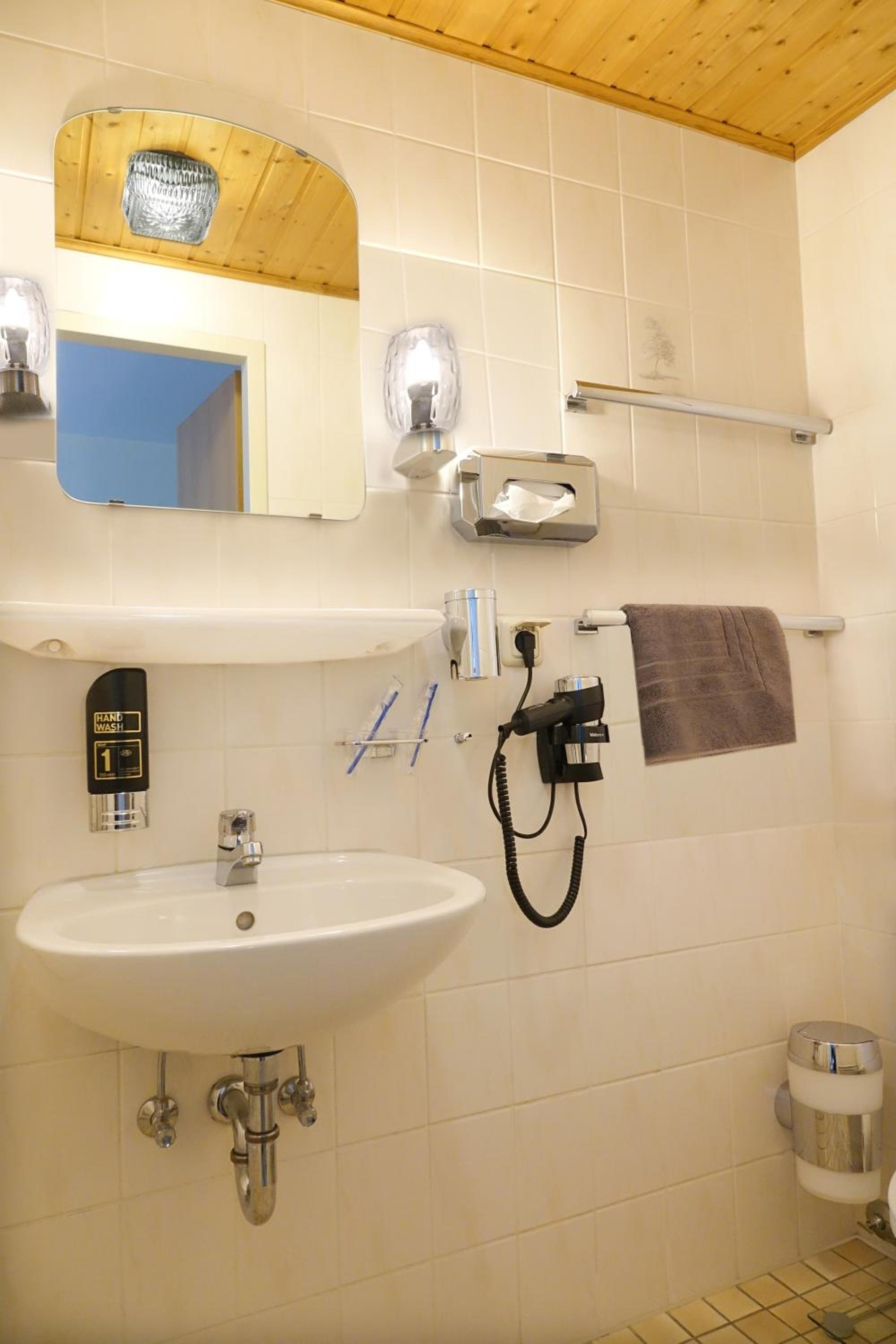 Double Room - Photo 10