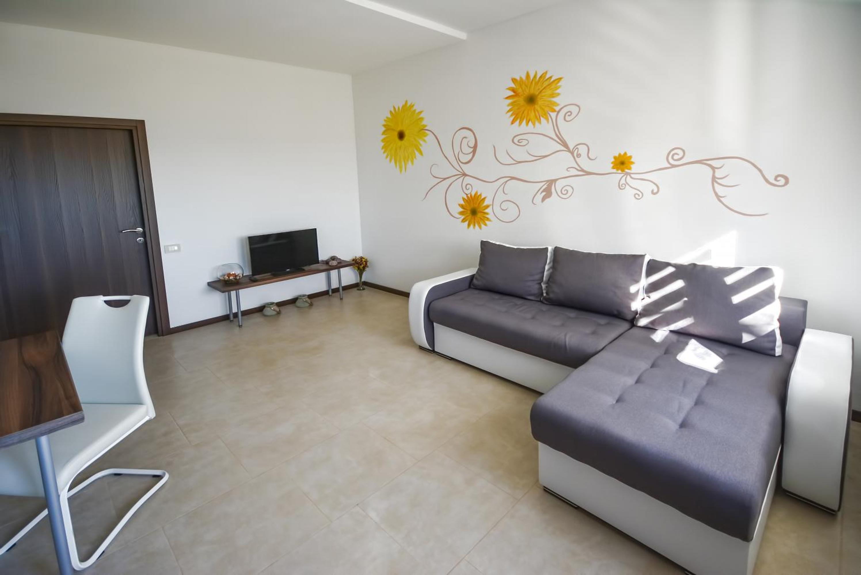 Standard One-Bedroom Apartment photo 1