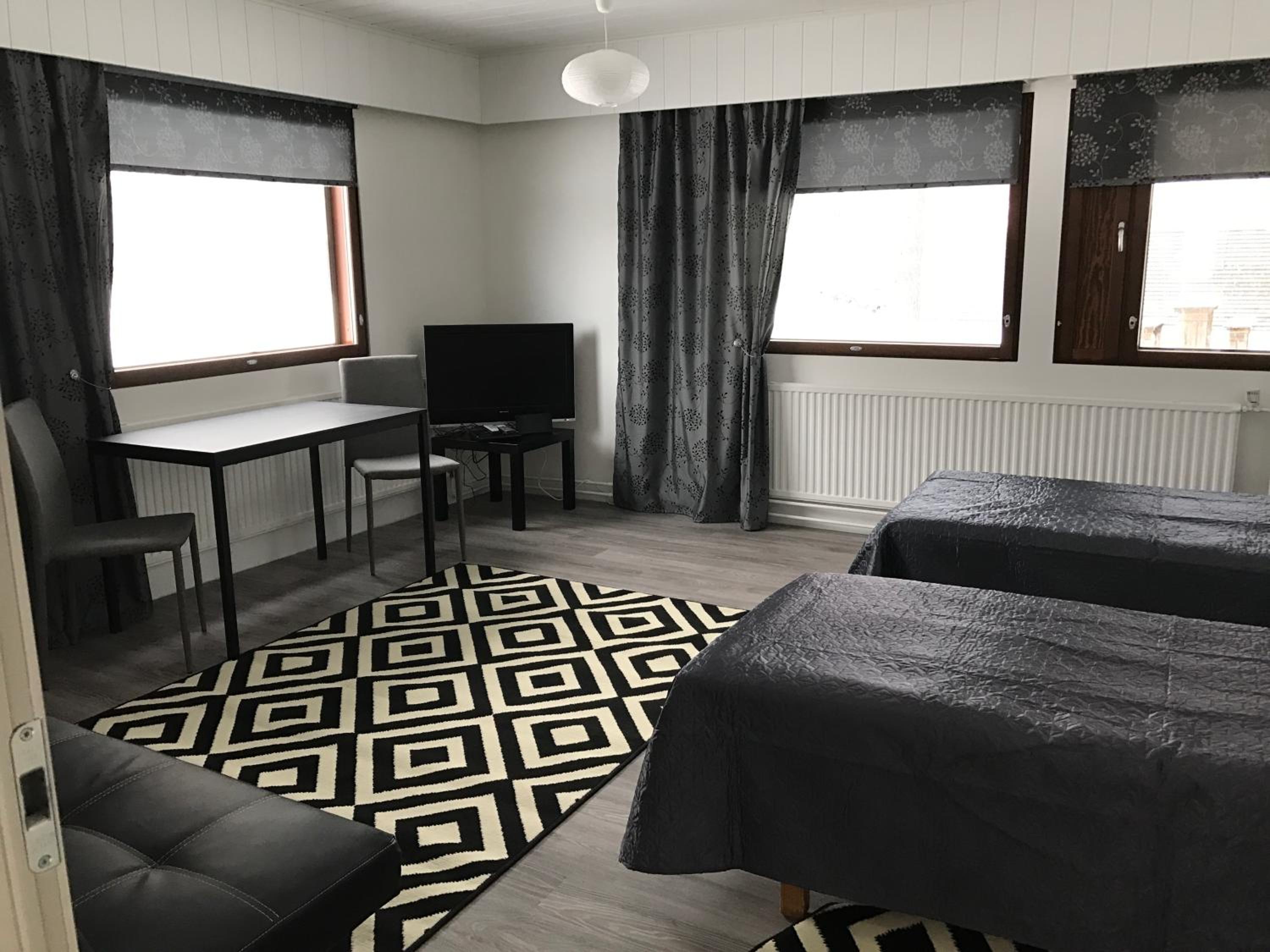 Budget Twin Room With Shared Bathroom photo 2