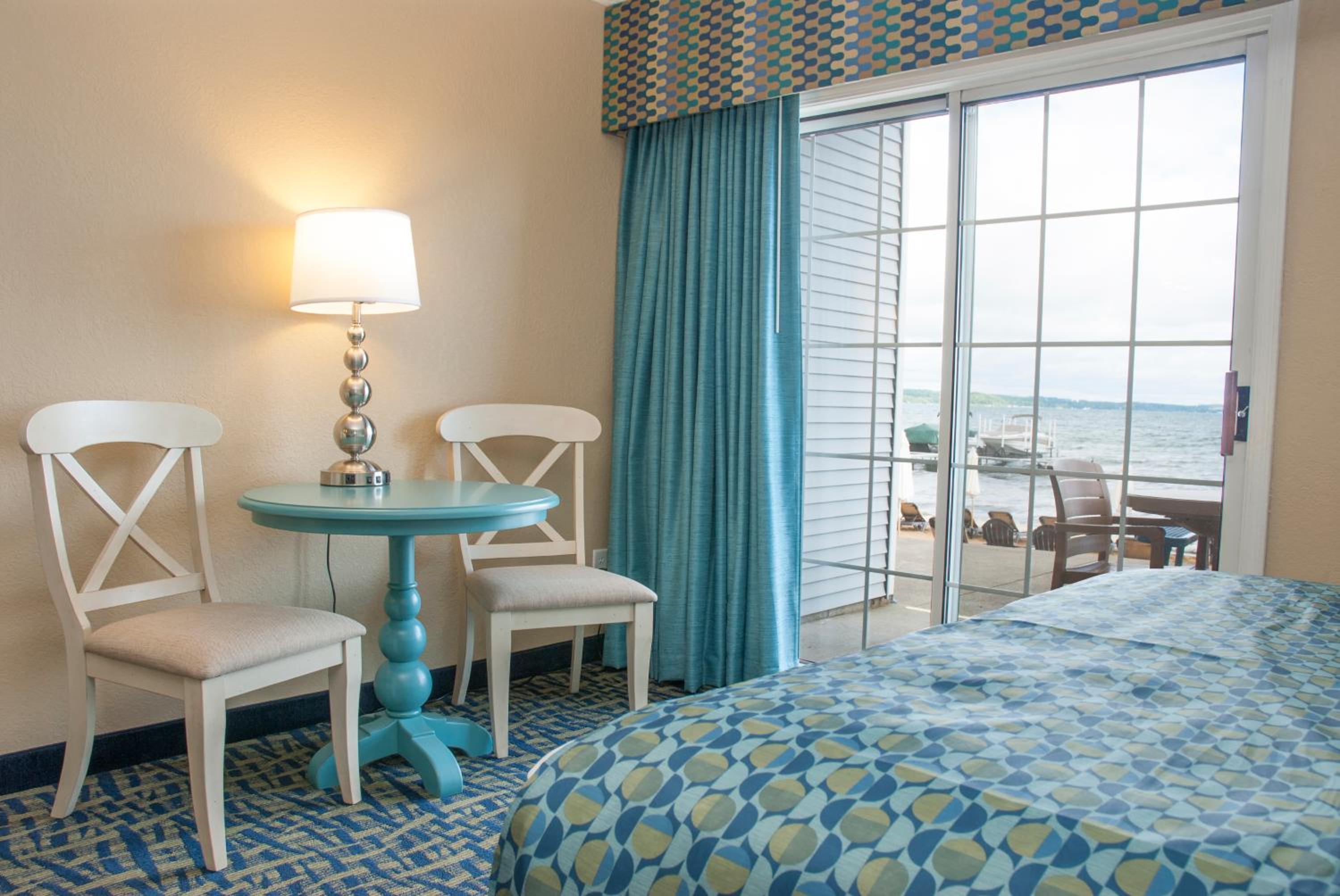 Deluxe King and Queen Room Beach View - First Floor photo 2