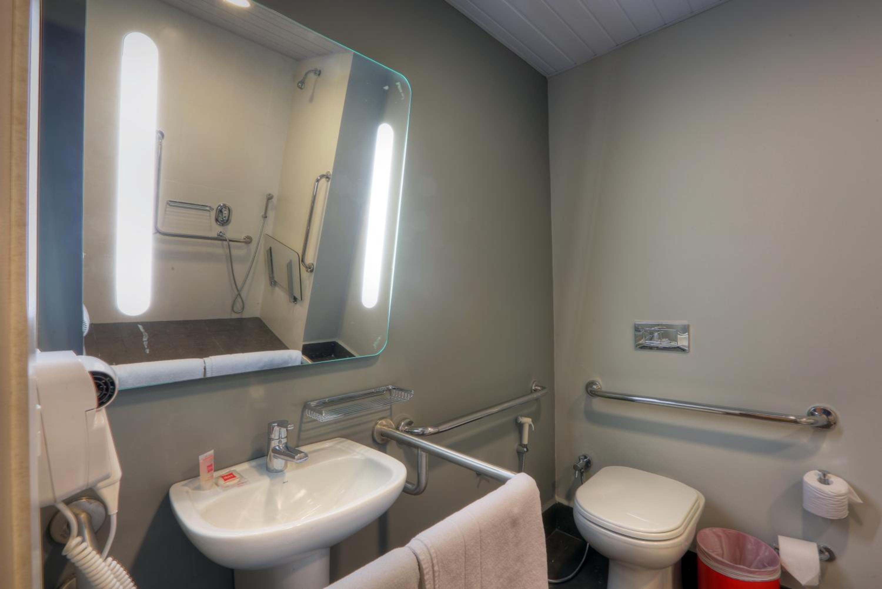 Standard Apartment with One Double Bed and One Single Bed photo 3