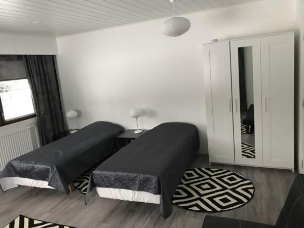Budget Double Room With Shared Bathroom photo 2