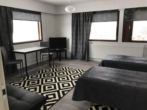 Budget Double Room With Shared Bathroom photo 1