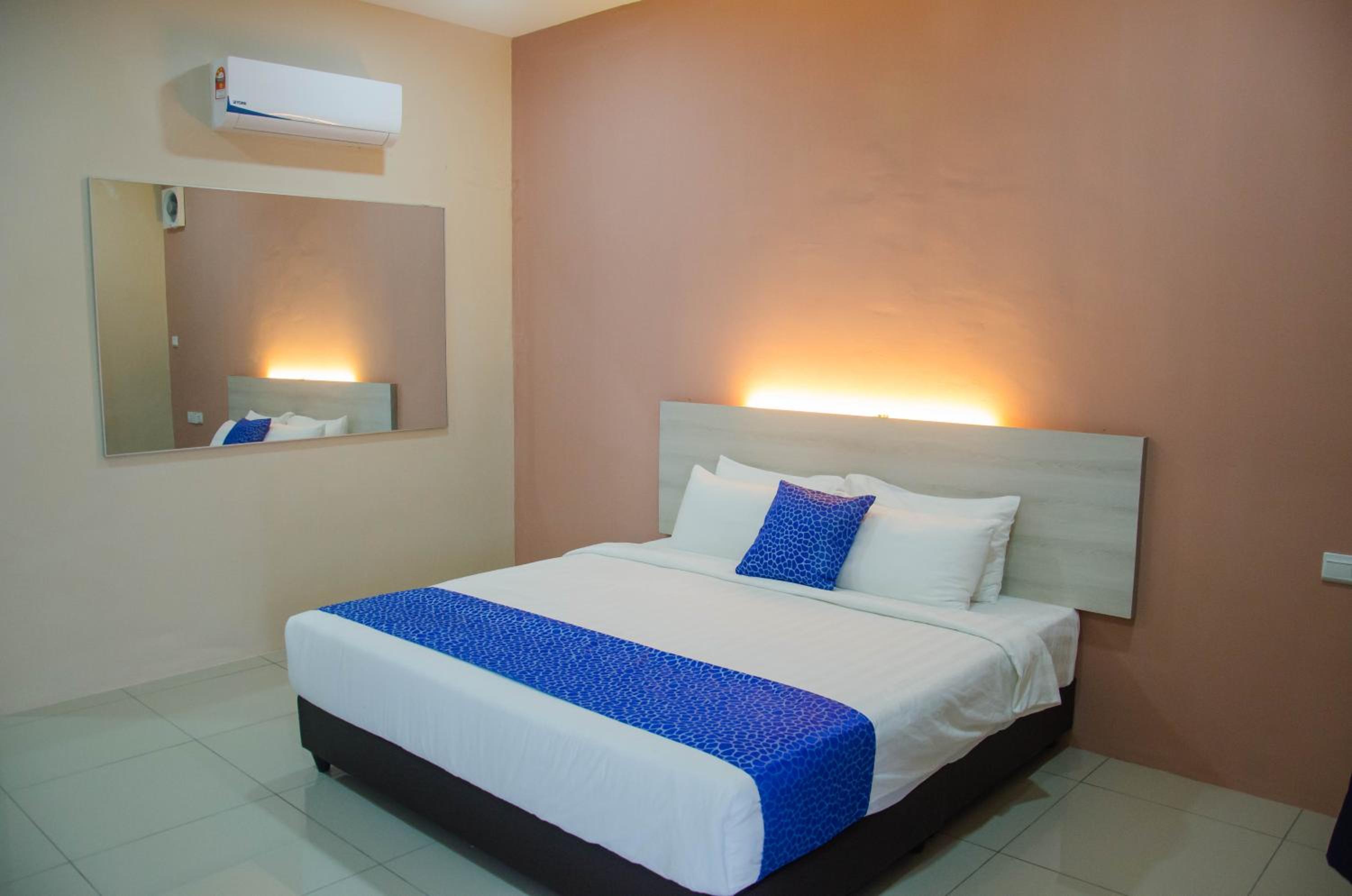 Deluxe Double Room with Pool View photo 2