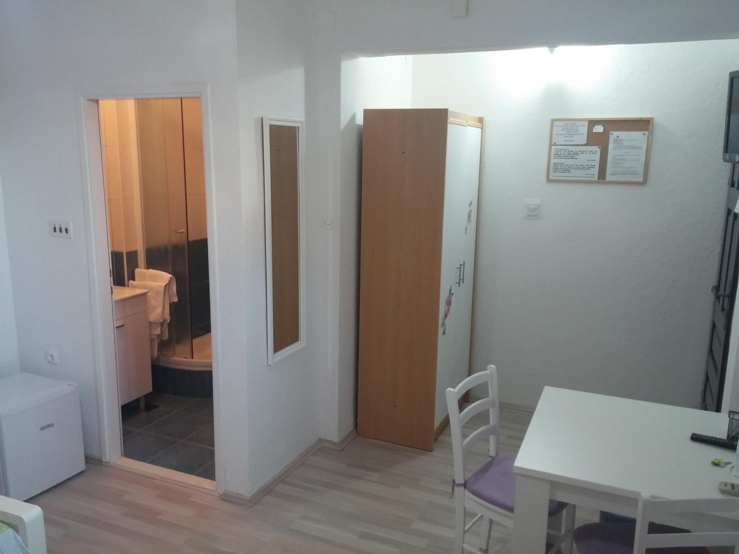 Twin Room - Photo 28