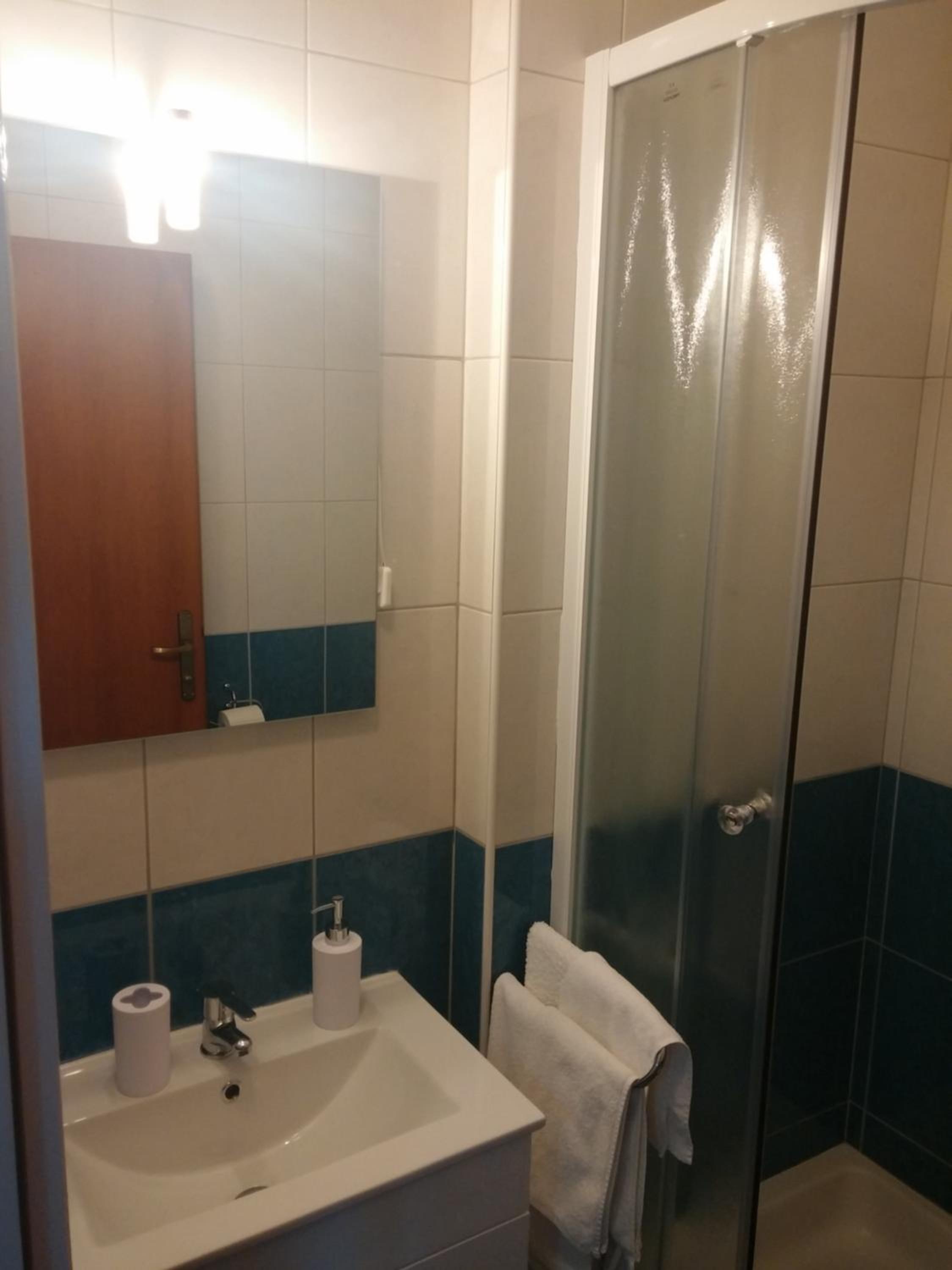 Twin Room - Photo 24