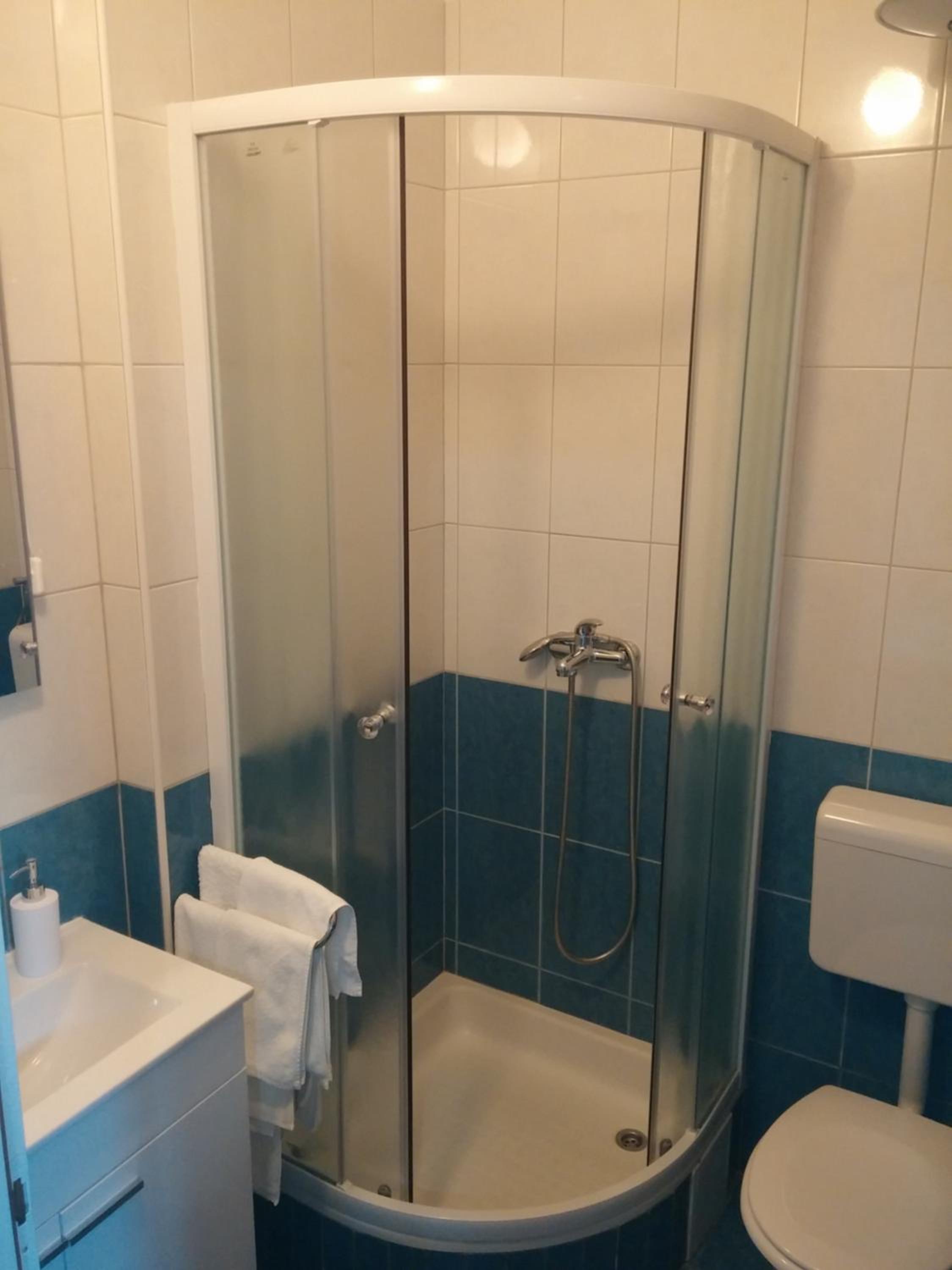 Twin Room - Photo 22