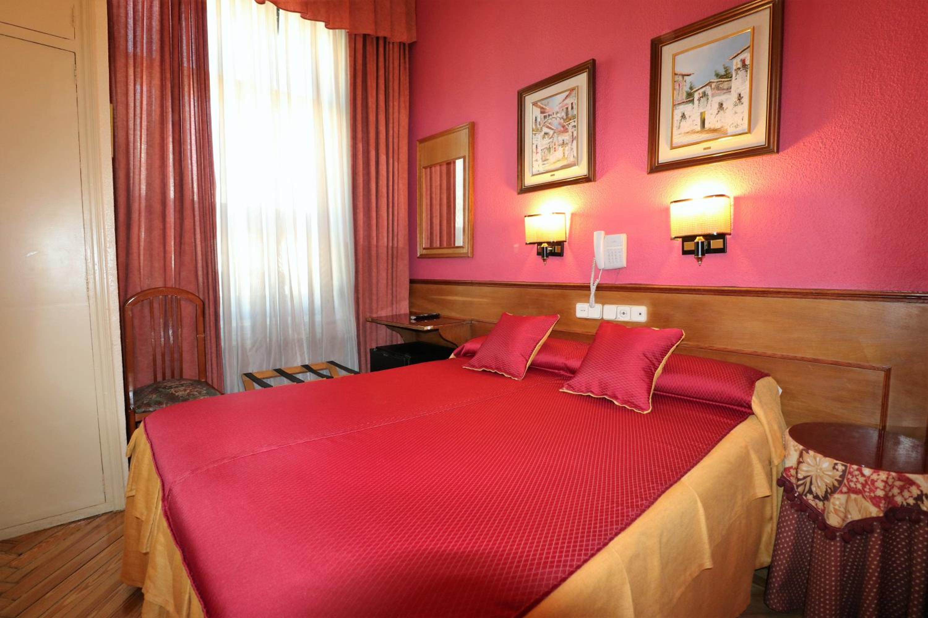 Double Room - Photo 2