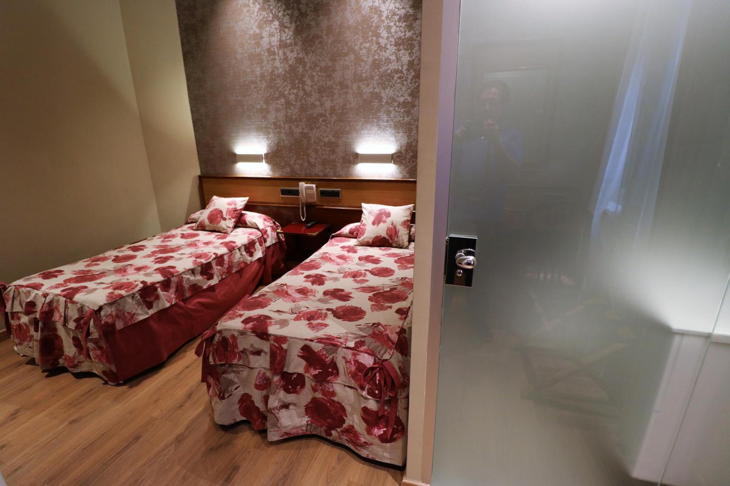 Twin Room - Photo 1
