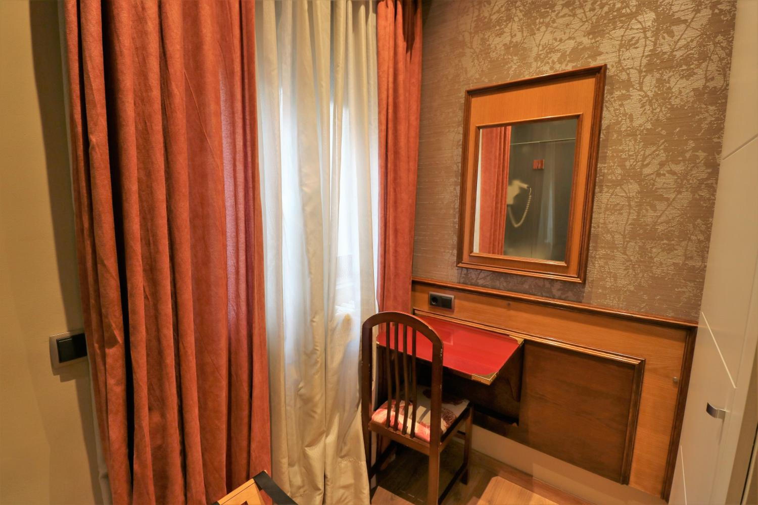 Twin Room - Photo 15