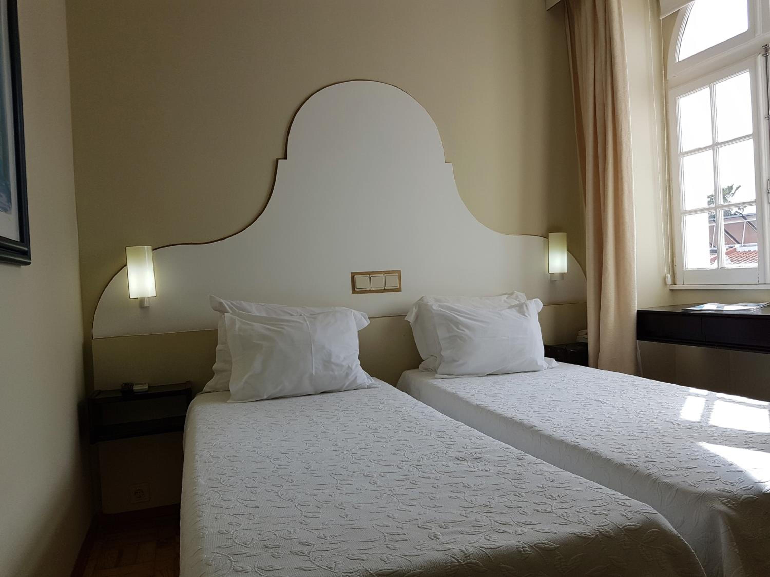 Standard Double or Twin Room - Photo 5