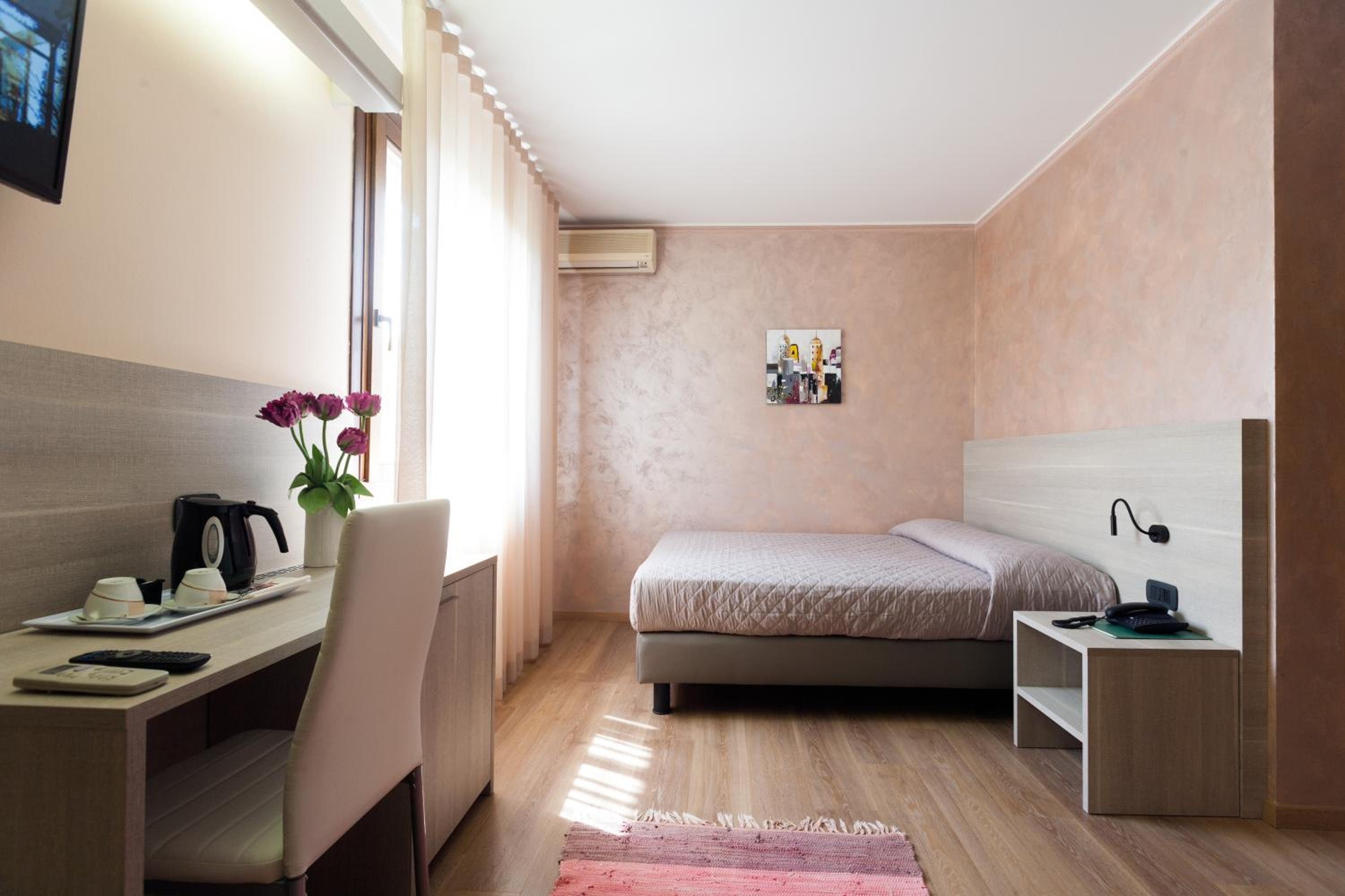 Single Room photo 2