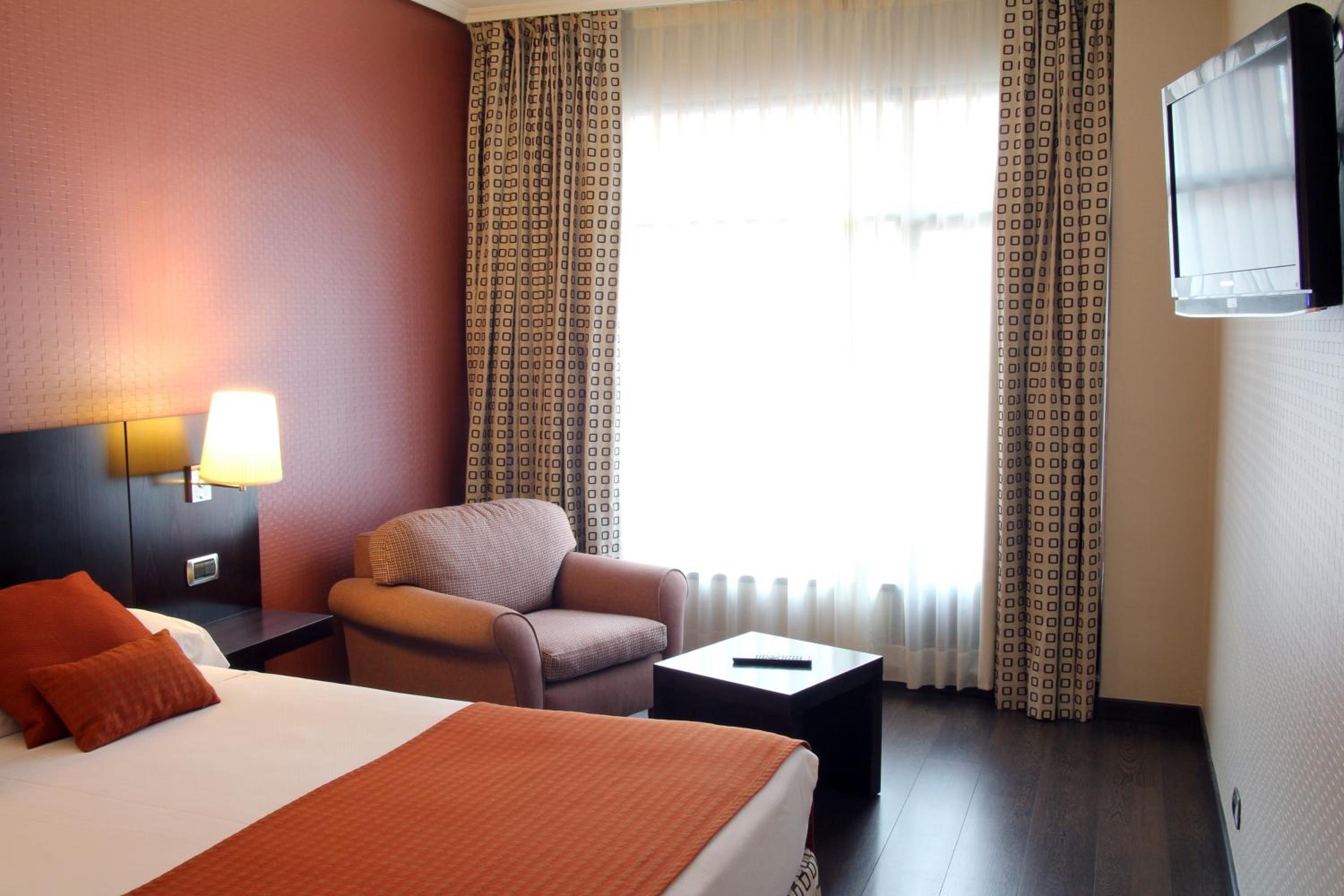 Superior Double Room with Balcony - Photo 3