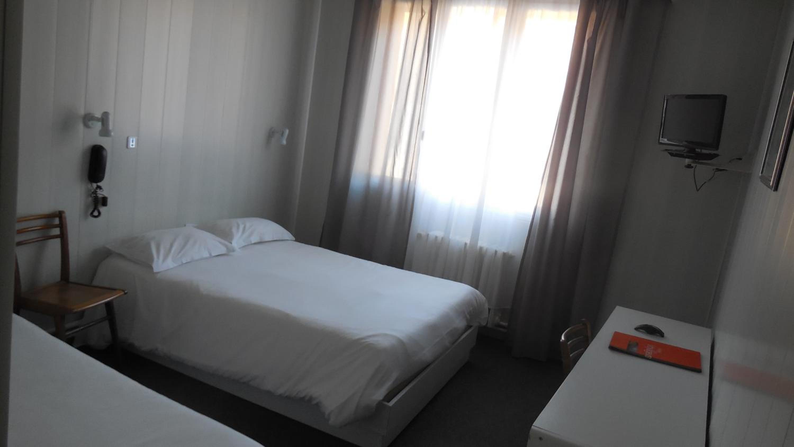 Triple Room with Shower - Photo 10