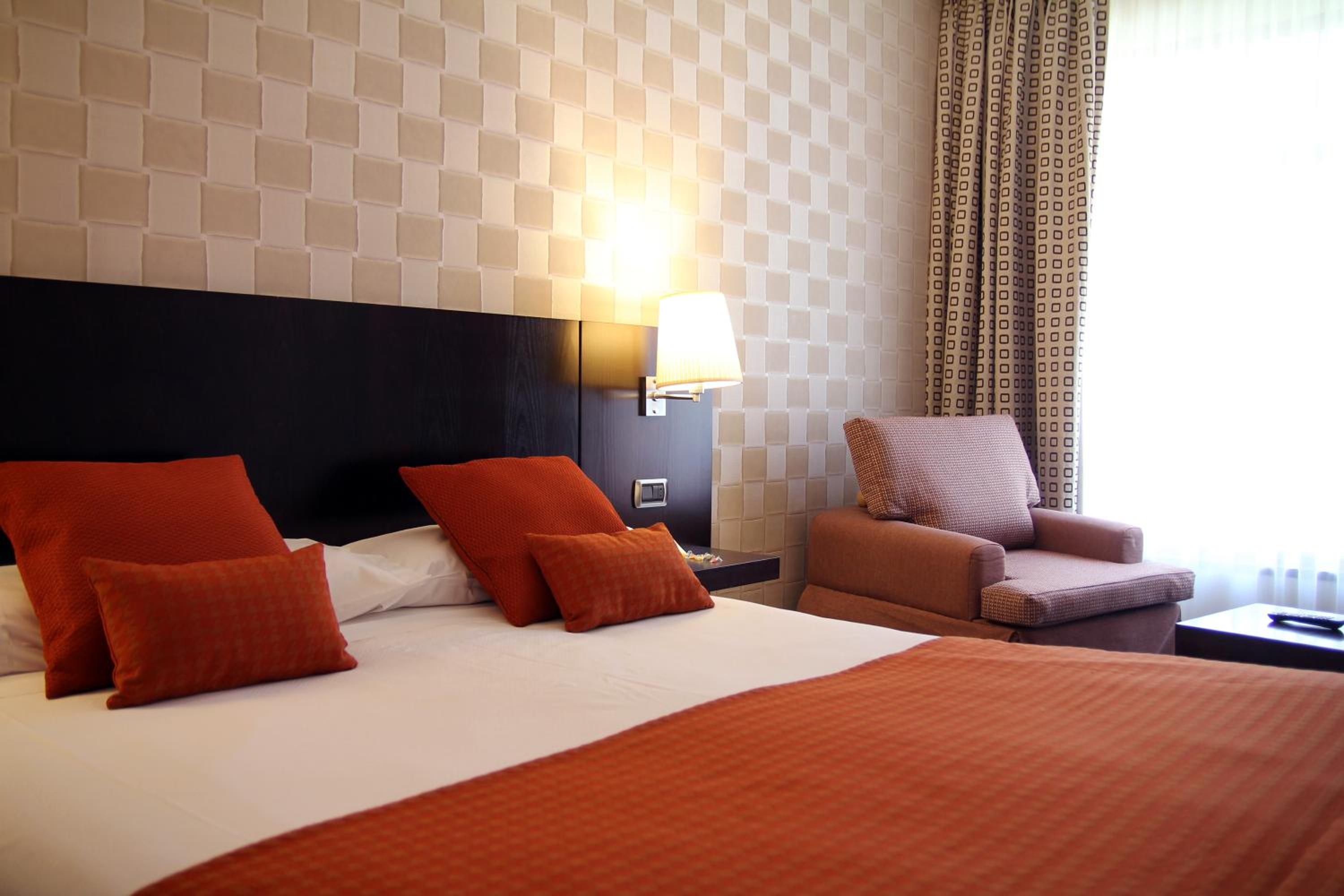 Superior Double Room with Balcony - Photo 5