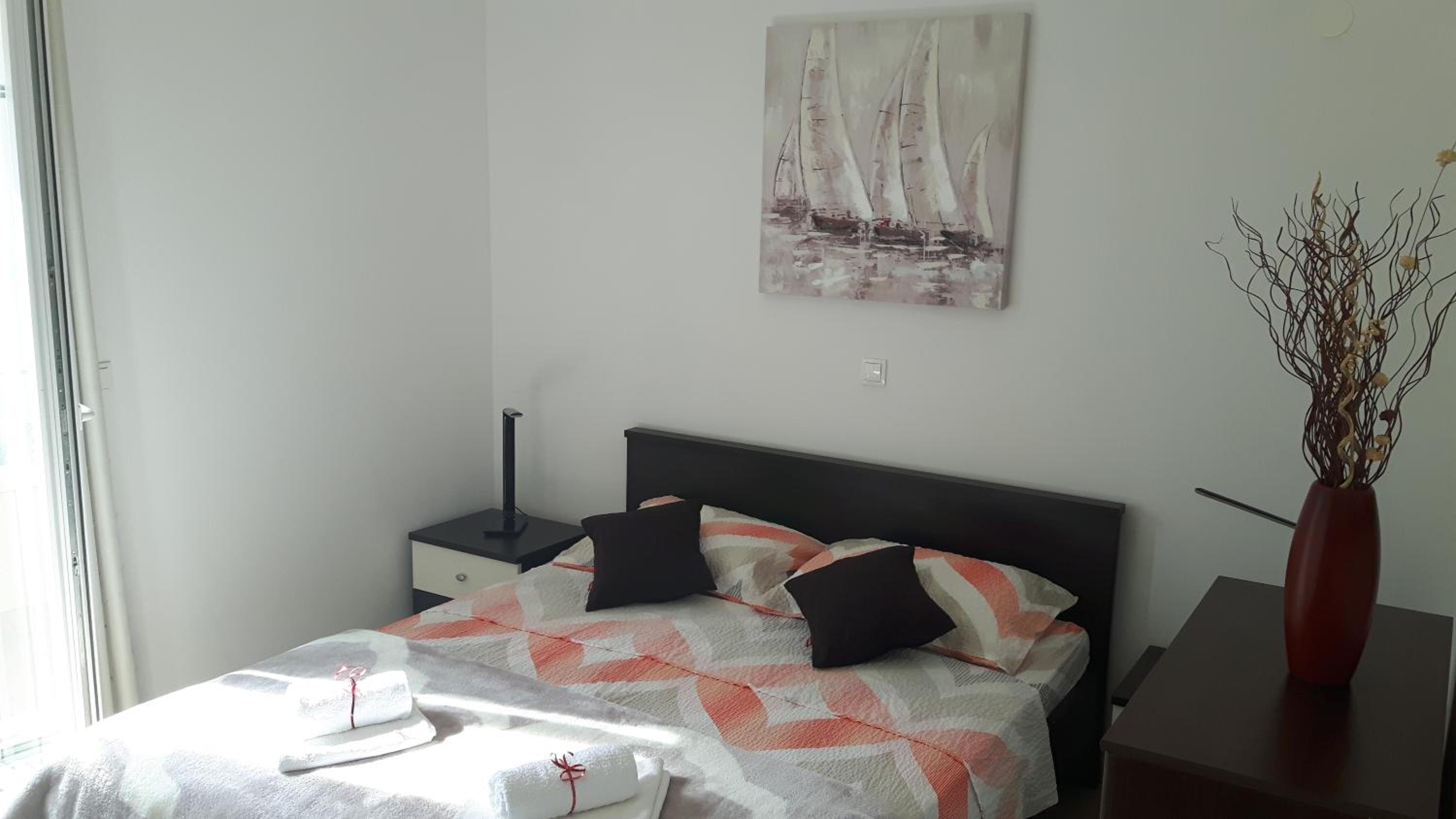 Comfort Two-Bedroom Apartment with Balcony