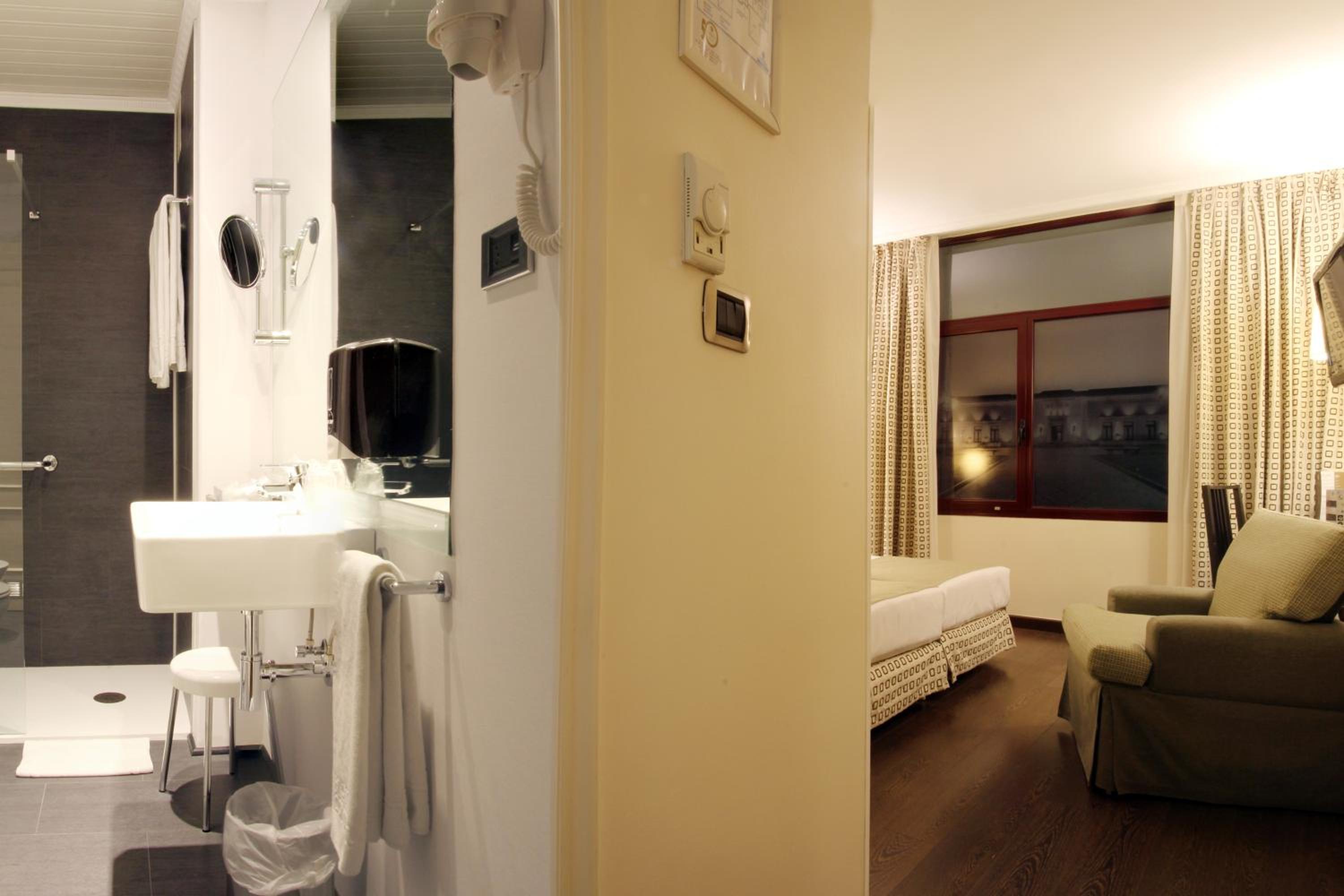 Interior twin room - Photo 7