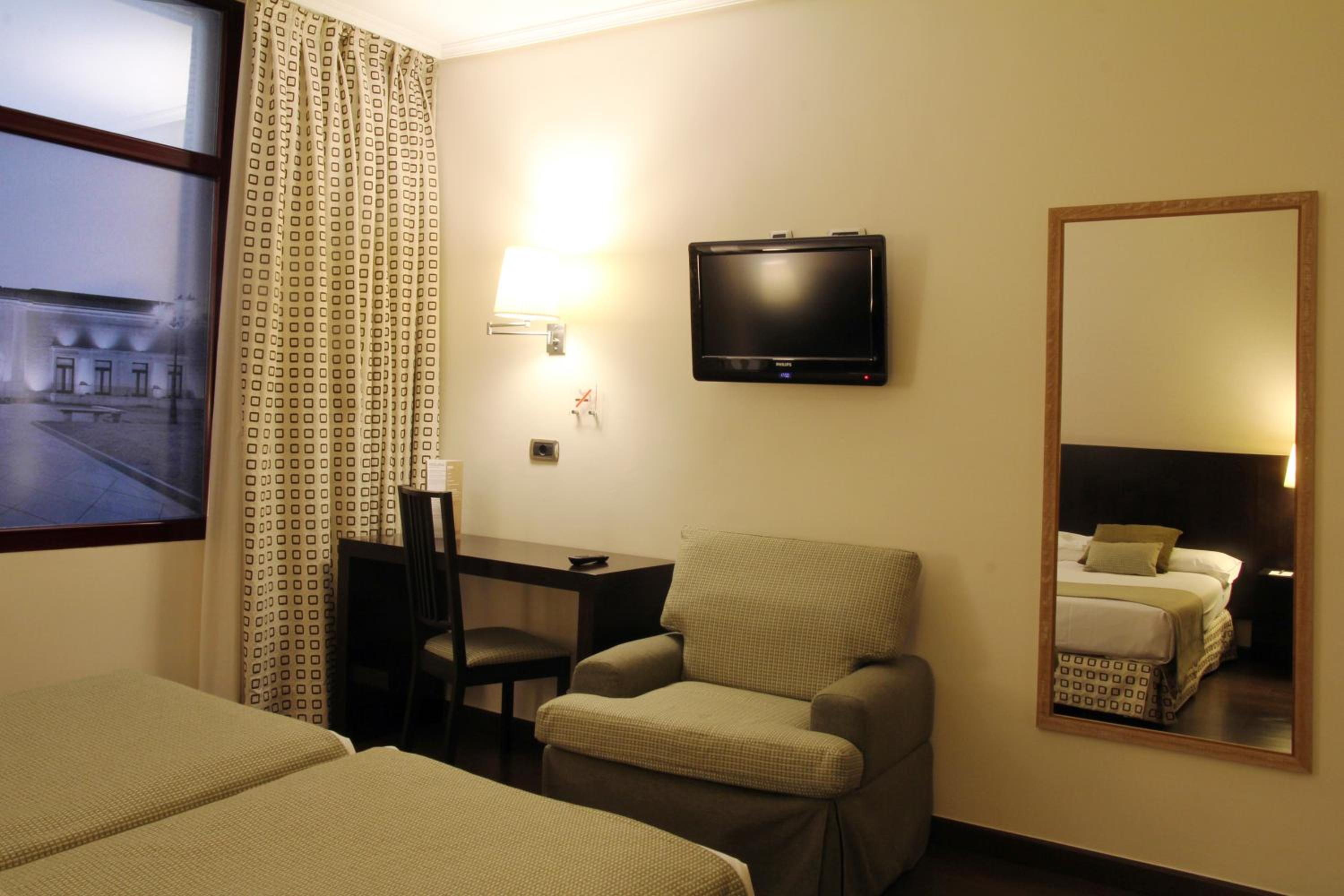 Interior twin room - Photo 2