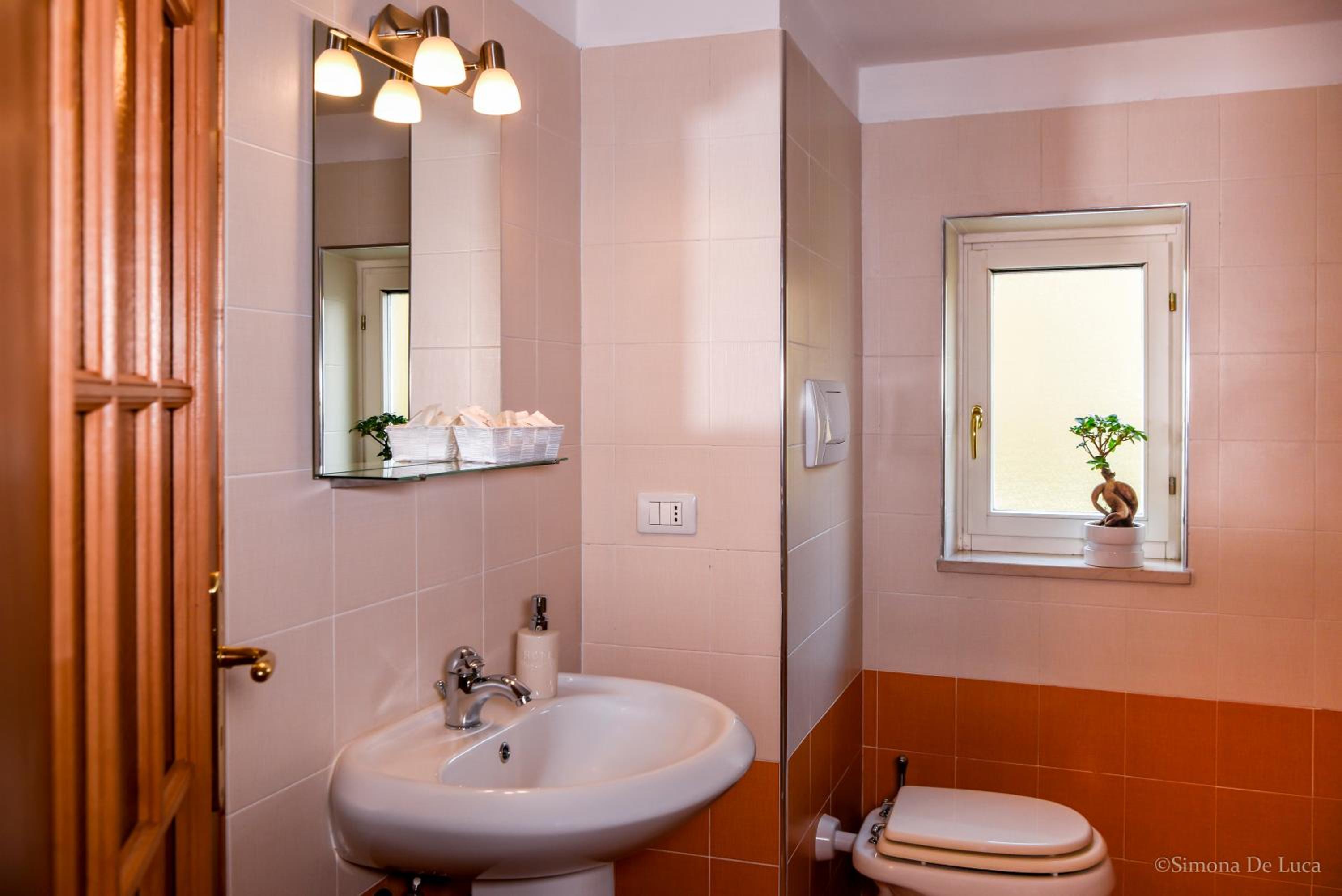 Double Room - Photo 18