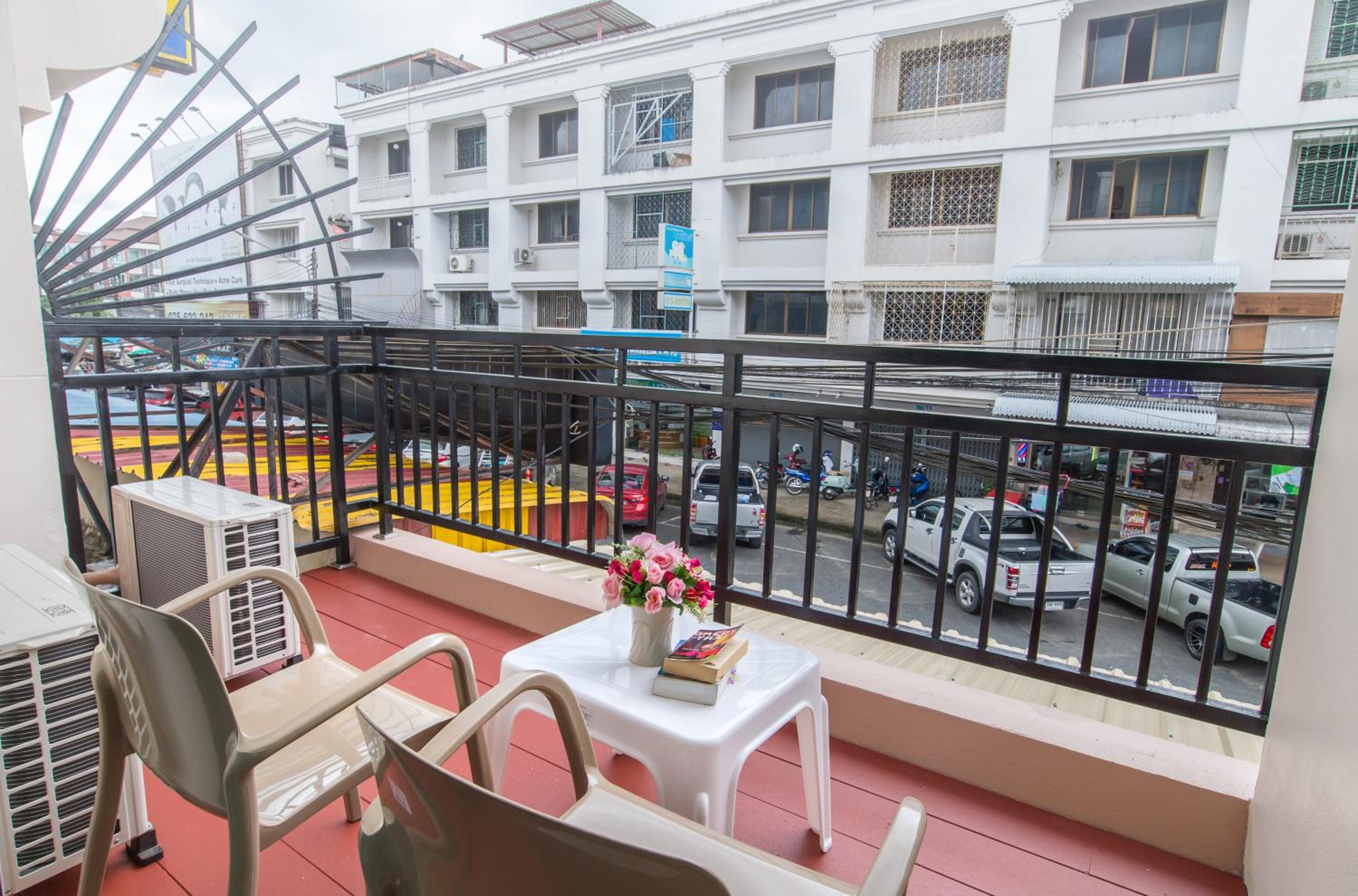 Deluxe Double Room with Balcony photo 3