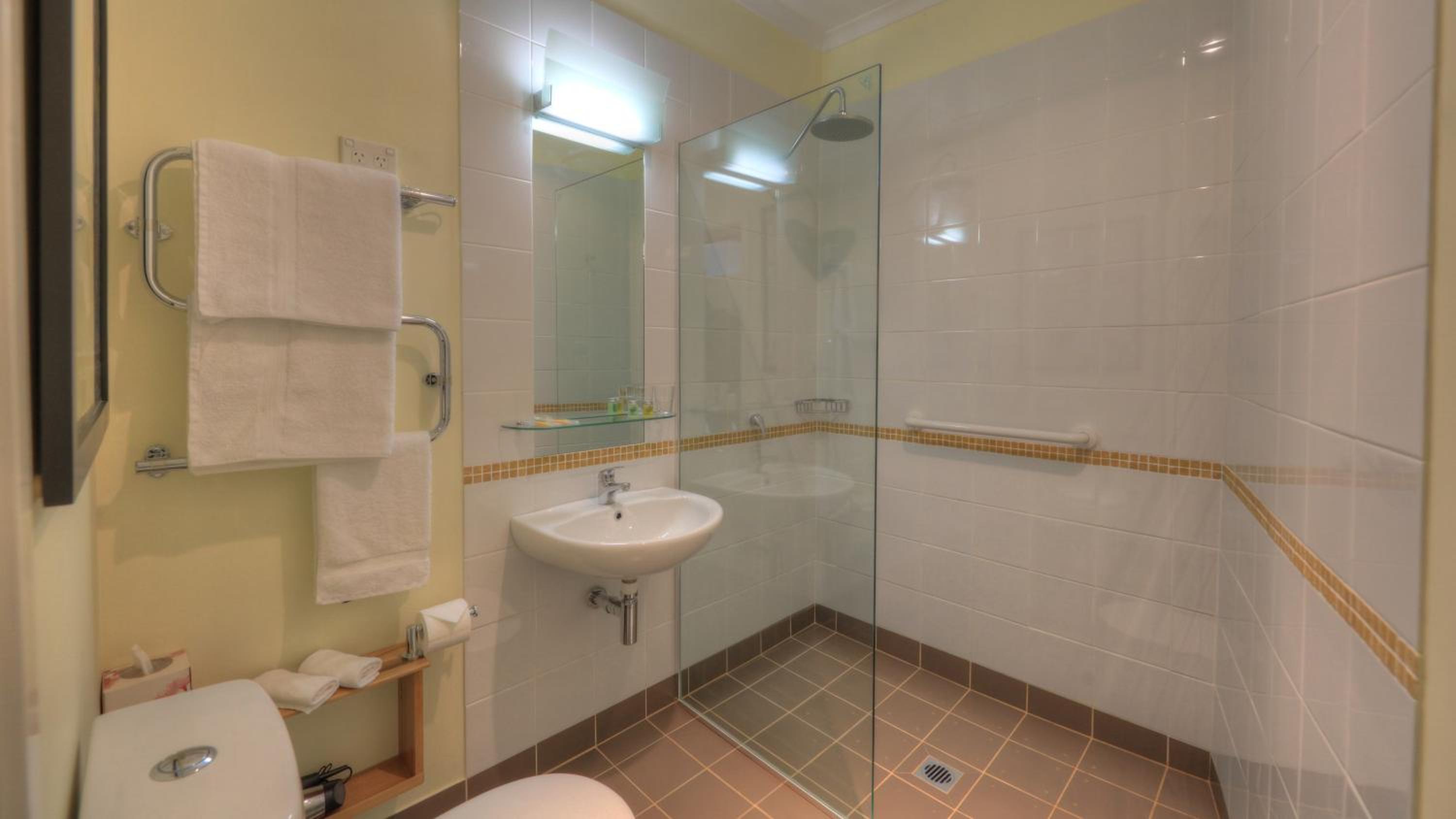 King or Twin Room - Disability Access photo 2