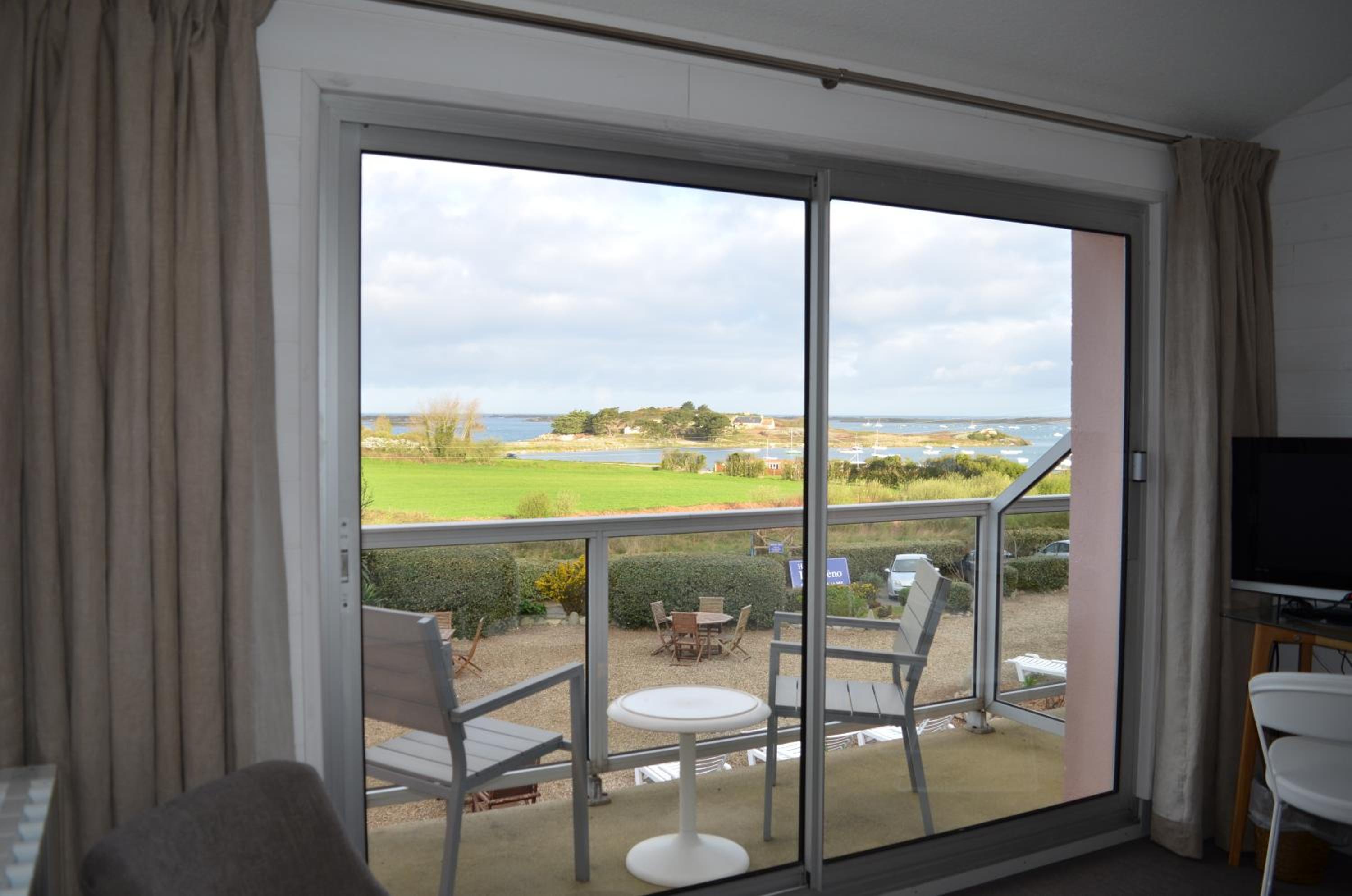 Superior Double Room with Sea View and Balcony photo 2