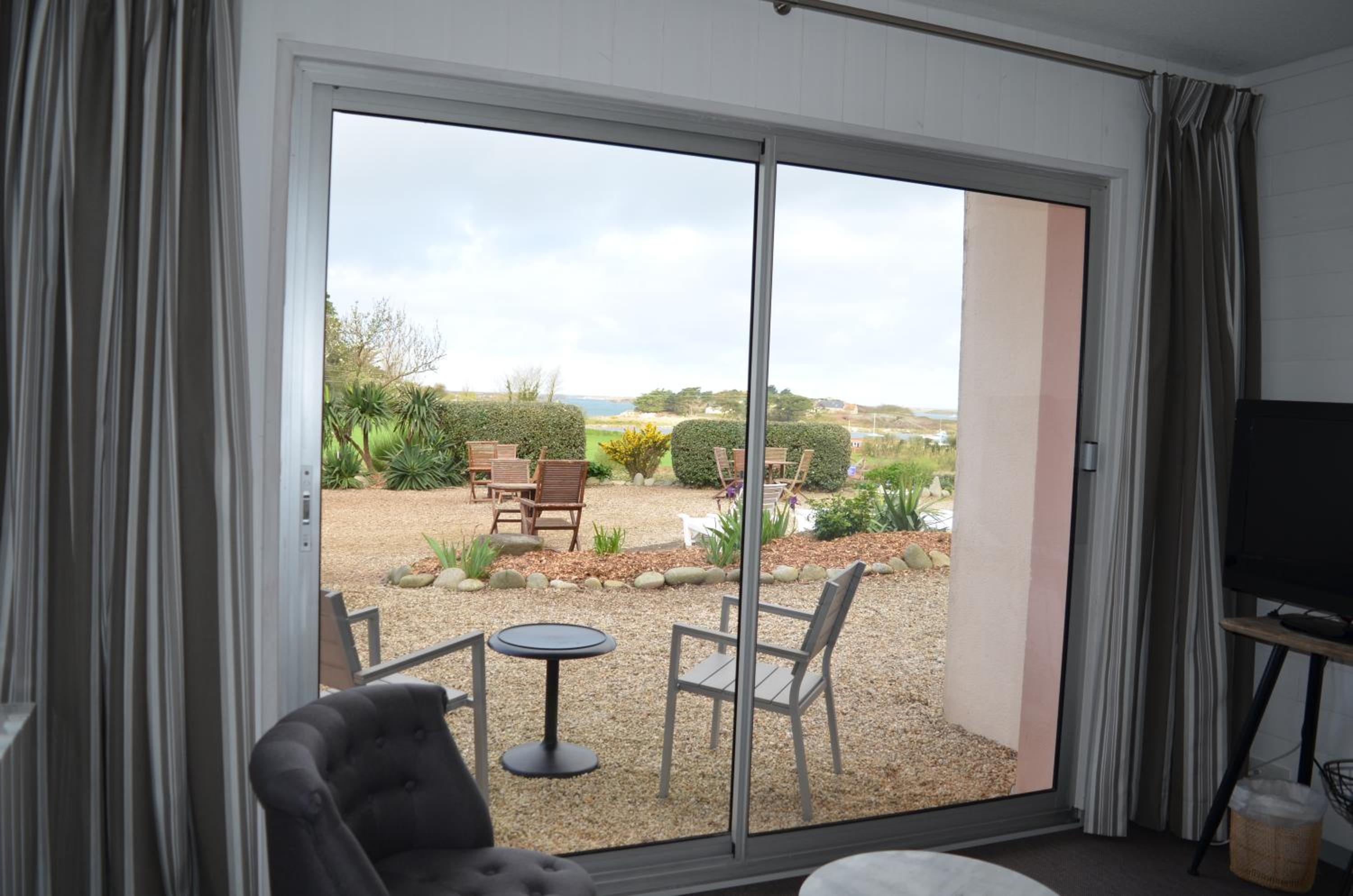 Superior Double Room Garden Level photo 3