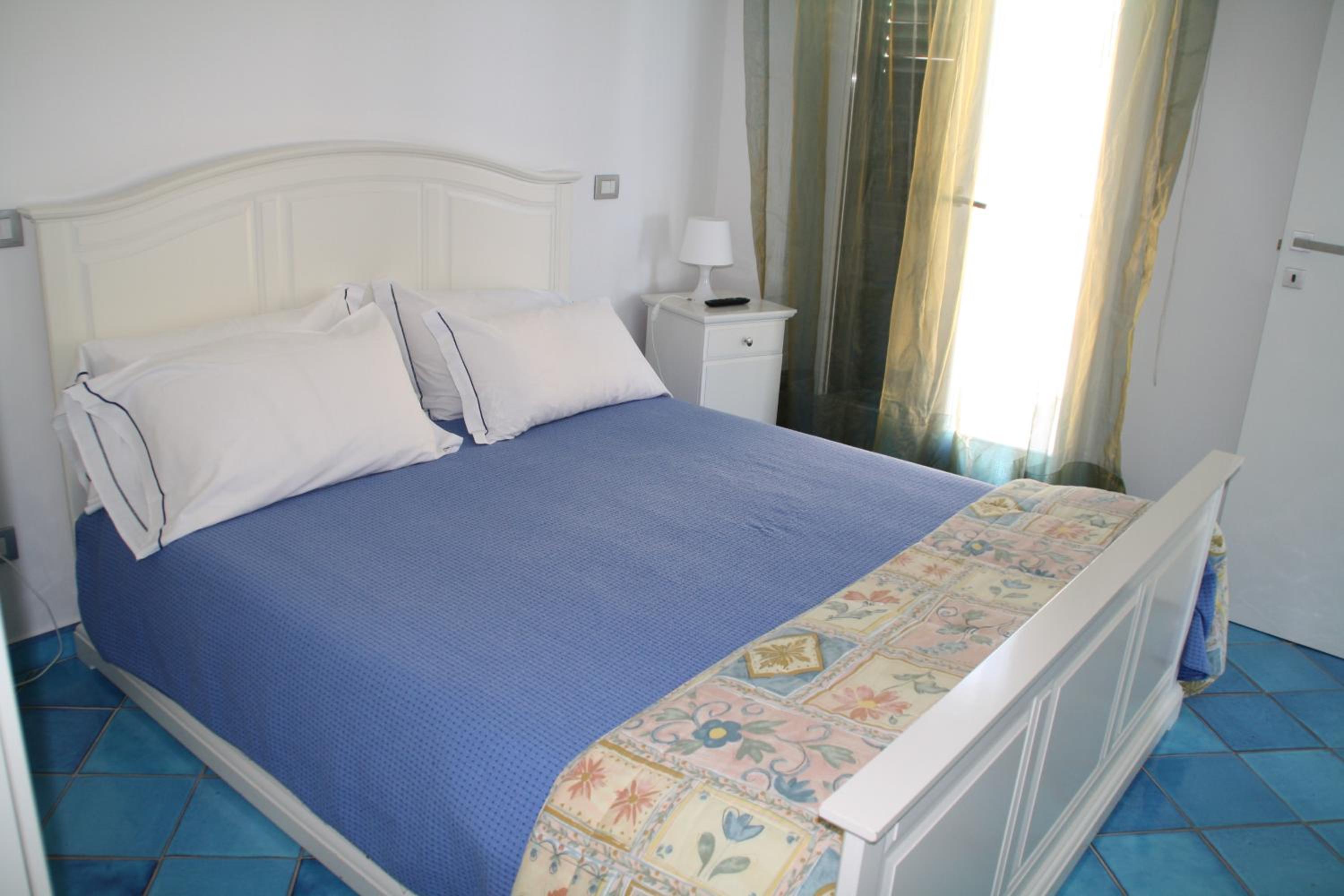 One-Bedroom Apartment with Sea View - Photo 11