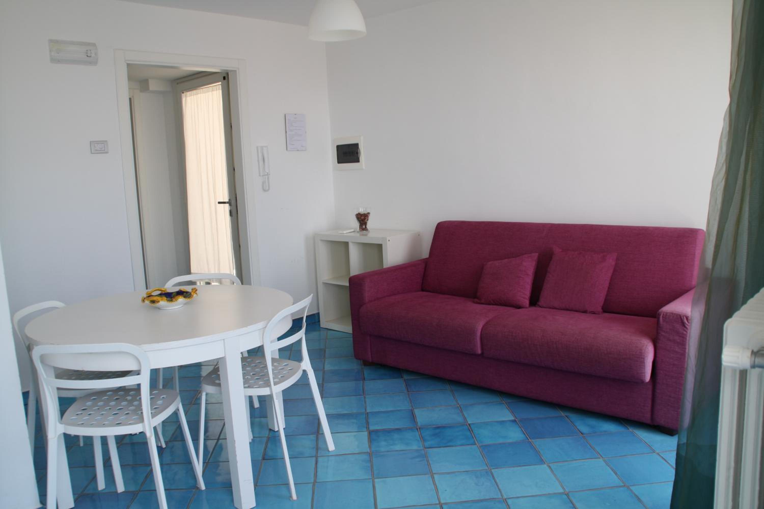 One-Bedroom Apartment with Sea View - Photo 10