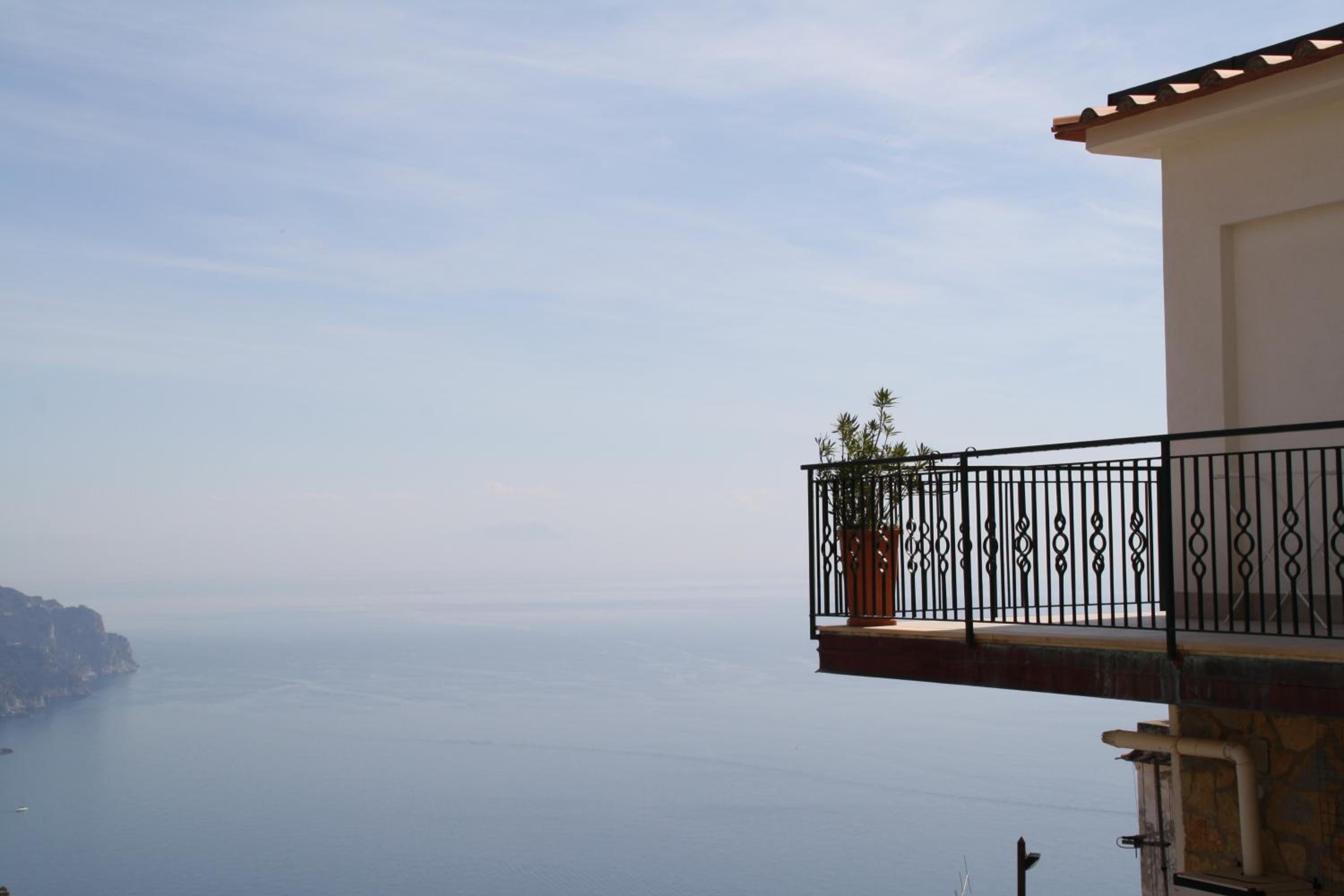 One-Bedroom Apartment with Sea View - Photo 16