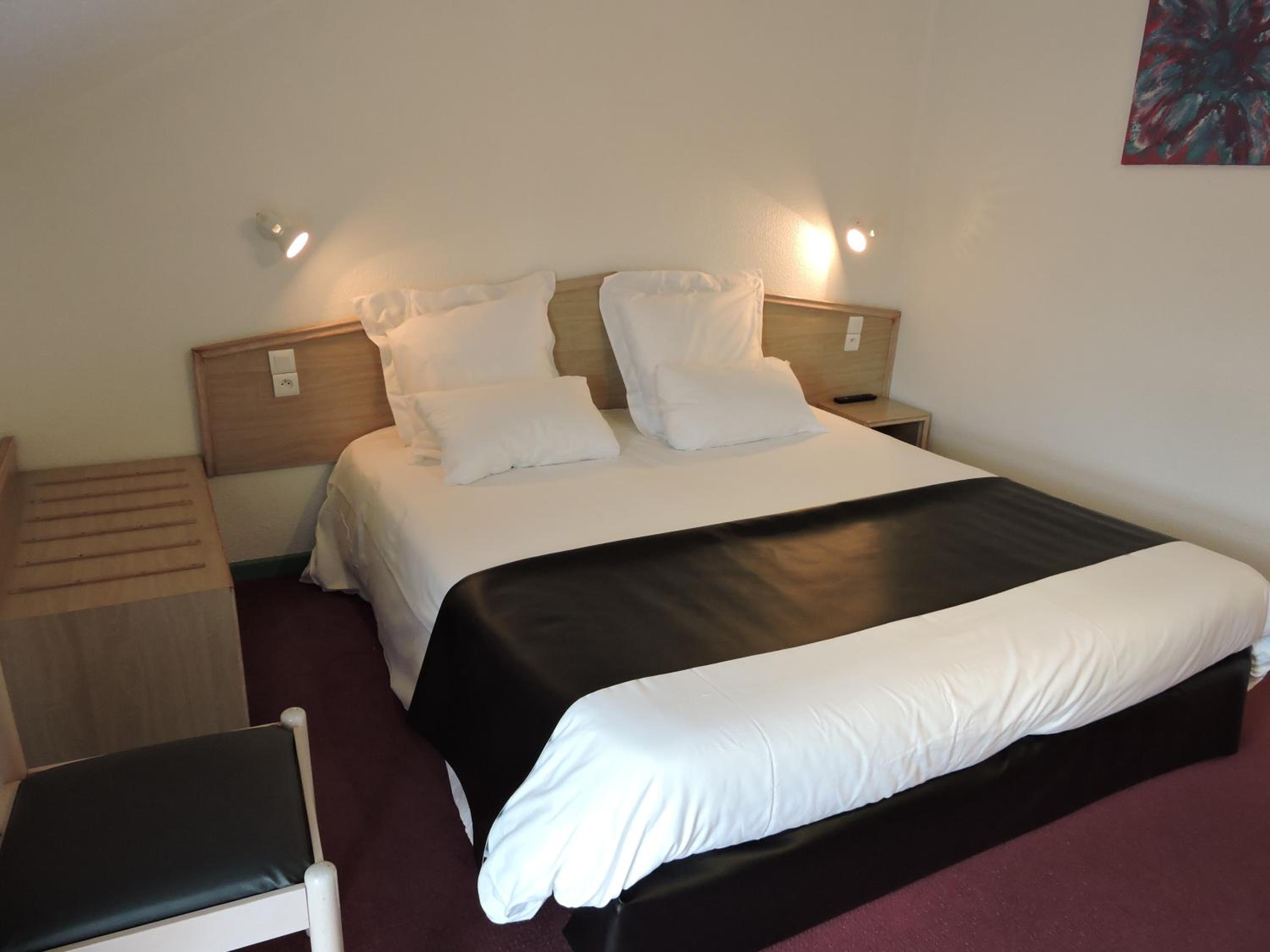 Standard Double Room - Photo 6