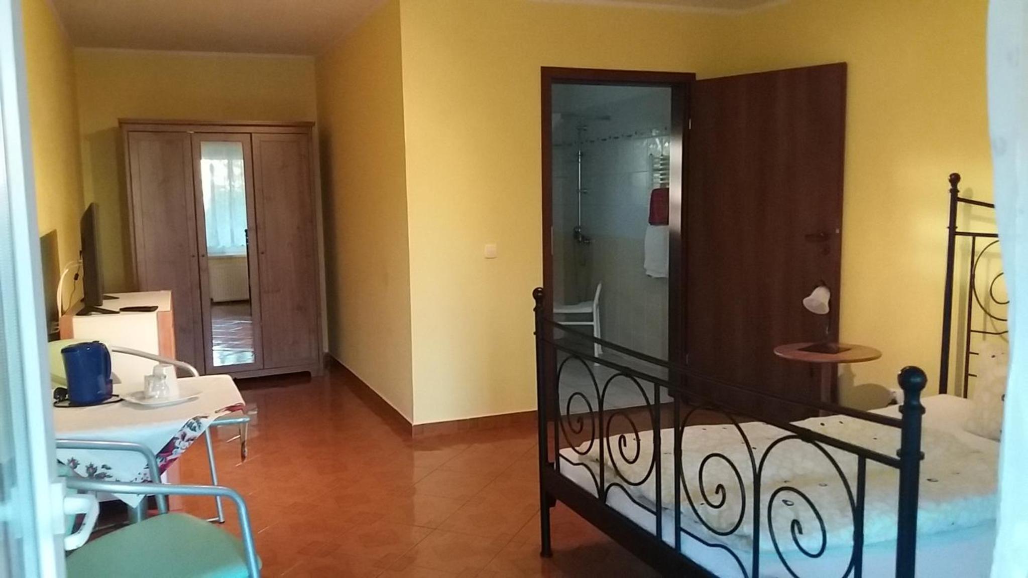 Double or Twin Room with Balcony - Photo 18