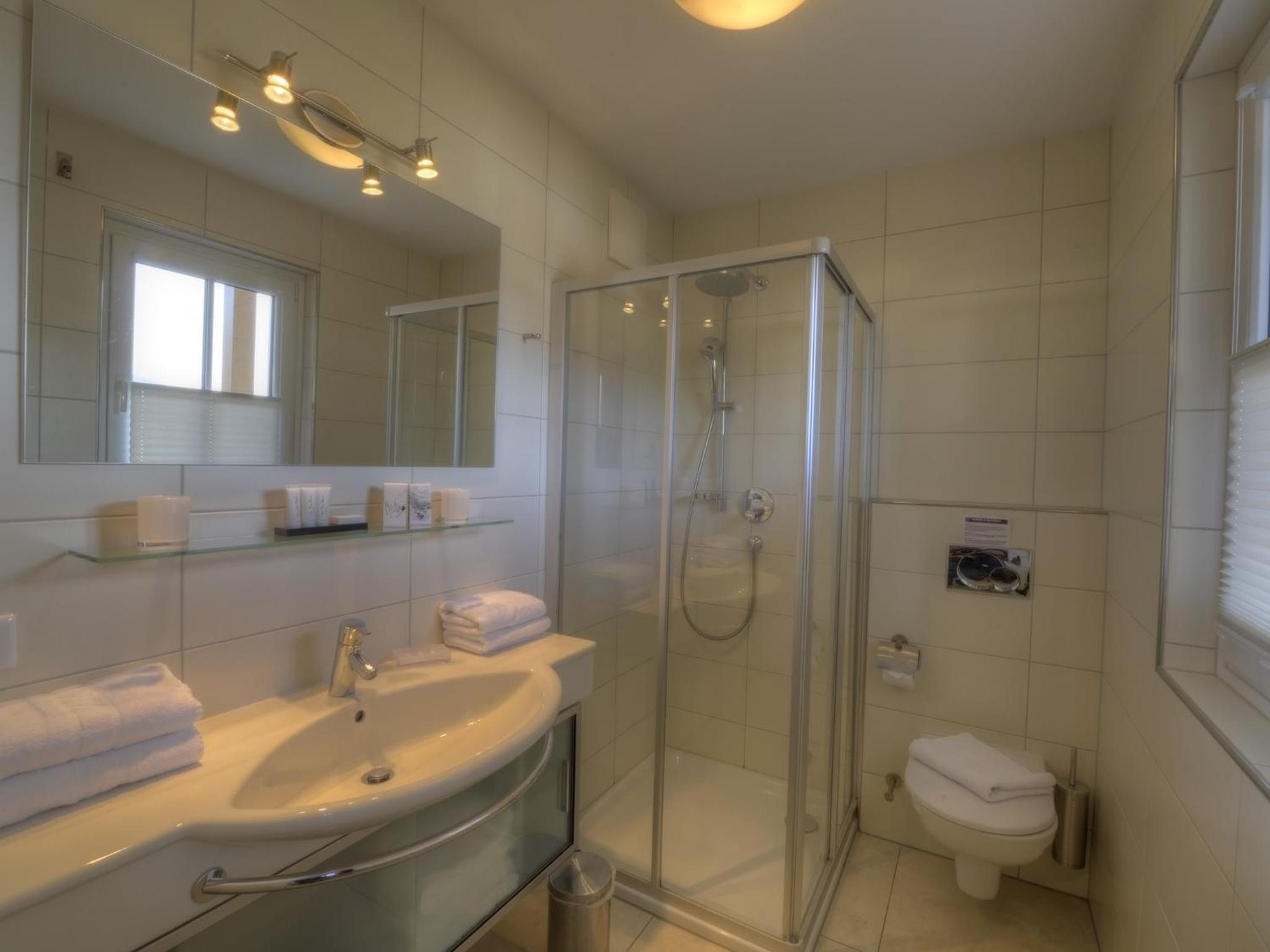 Two-Bedroom Apartment with Terrace and Mountain View photo 3