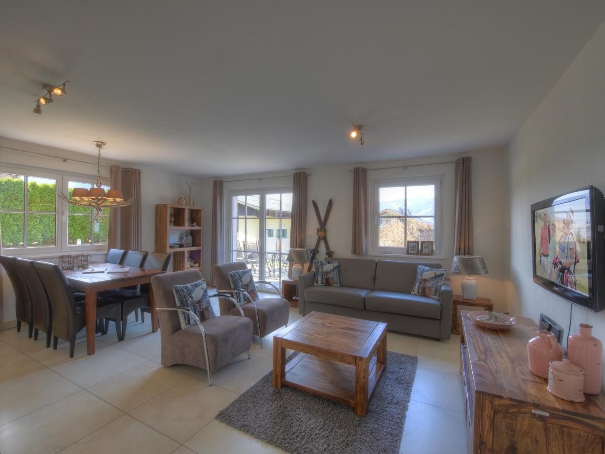 Two-Bedroom Apartment with Terrace and Mountain View photo 1