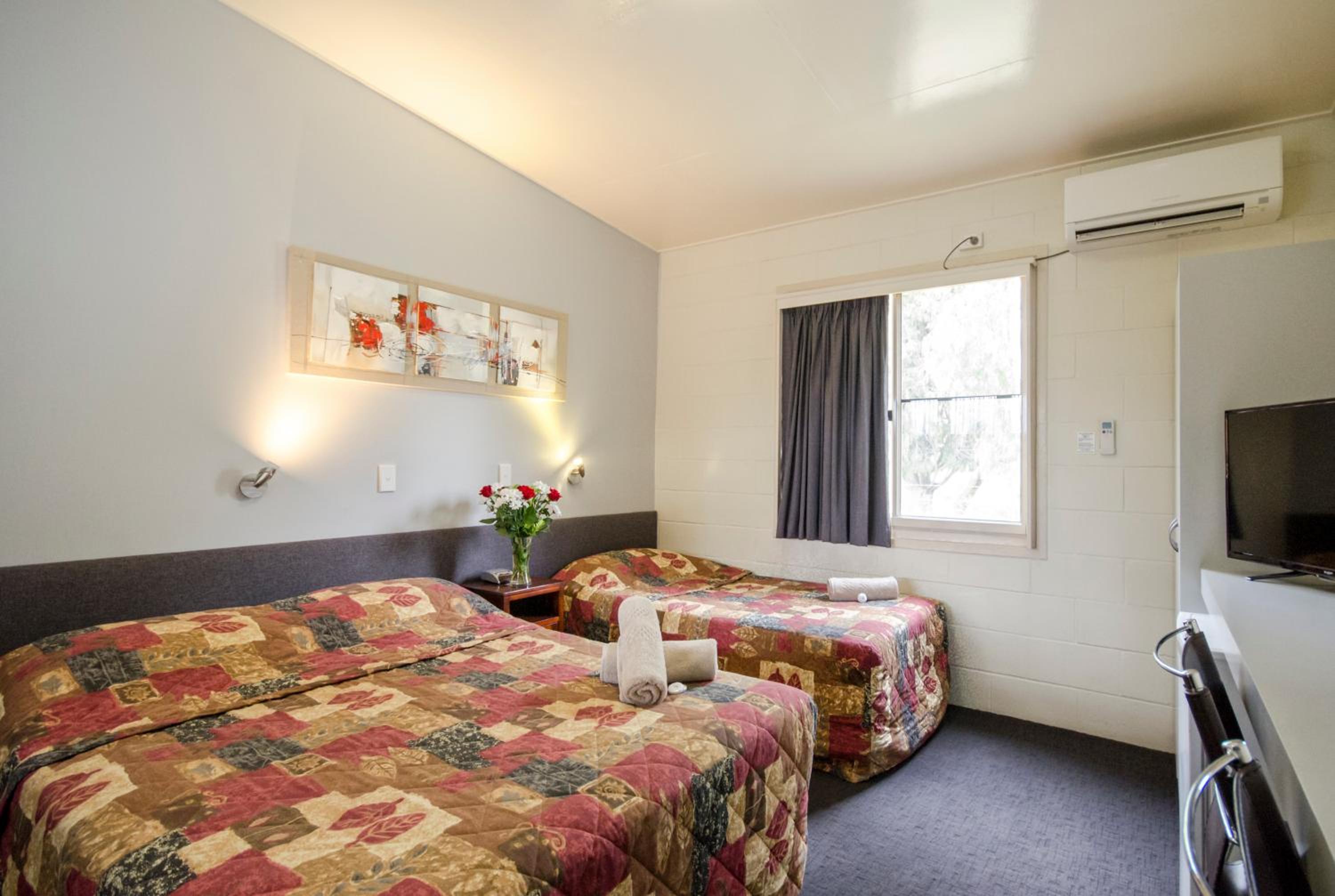 Standard Queen or Twin Room photo 2