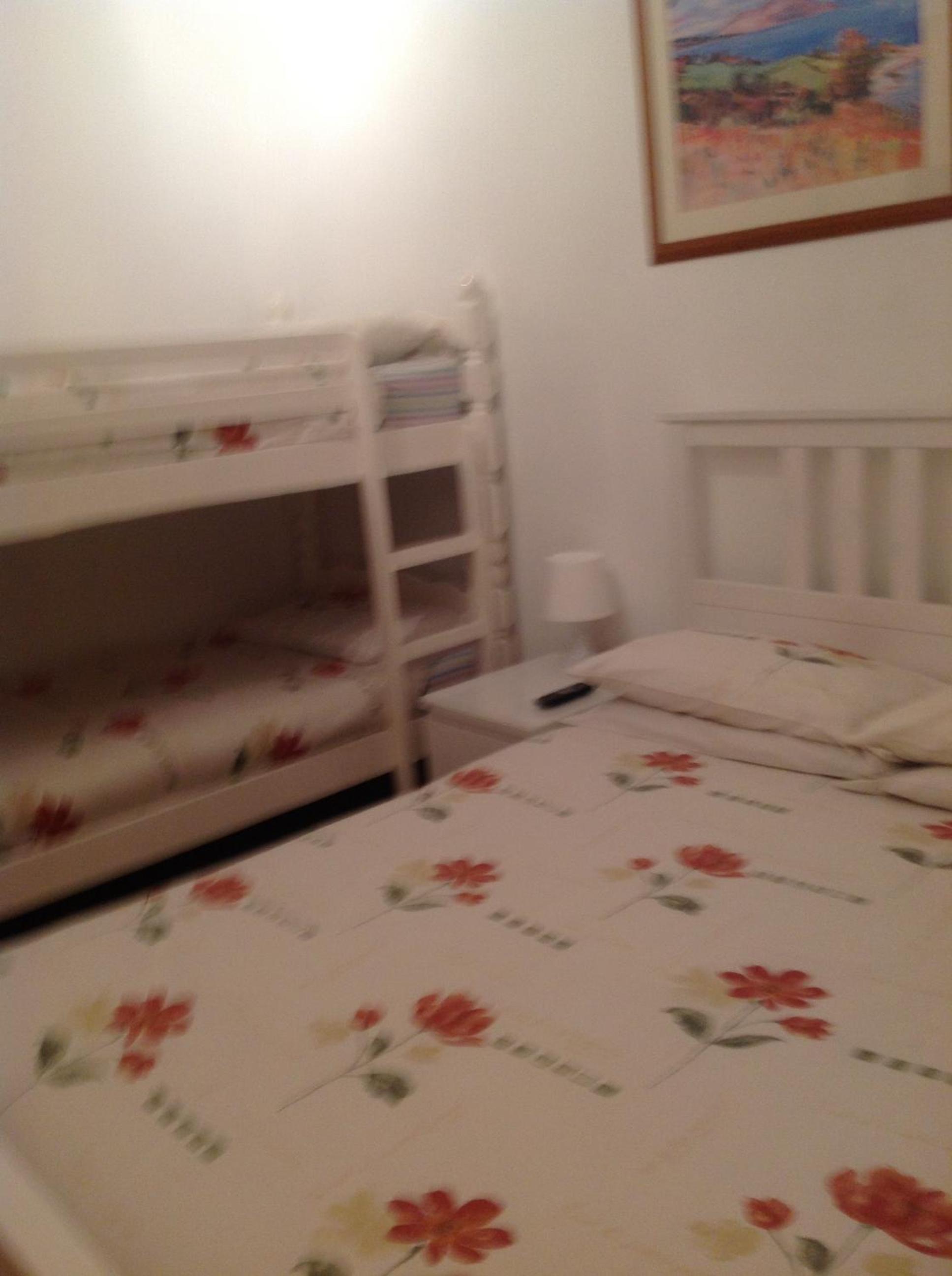 Family Room (2 Adults + 2 Children) - Photo 2