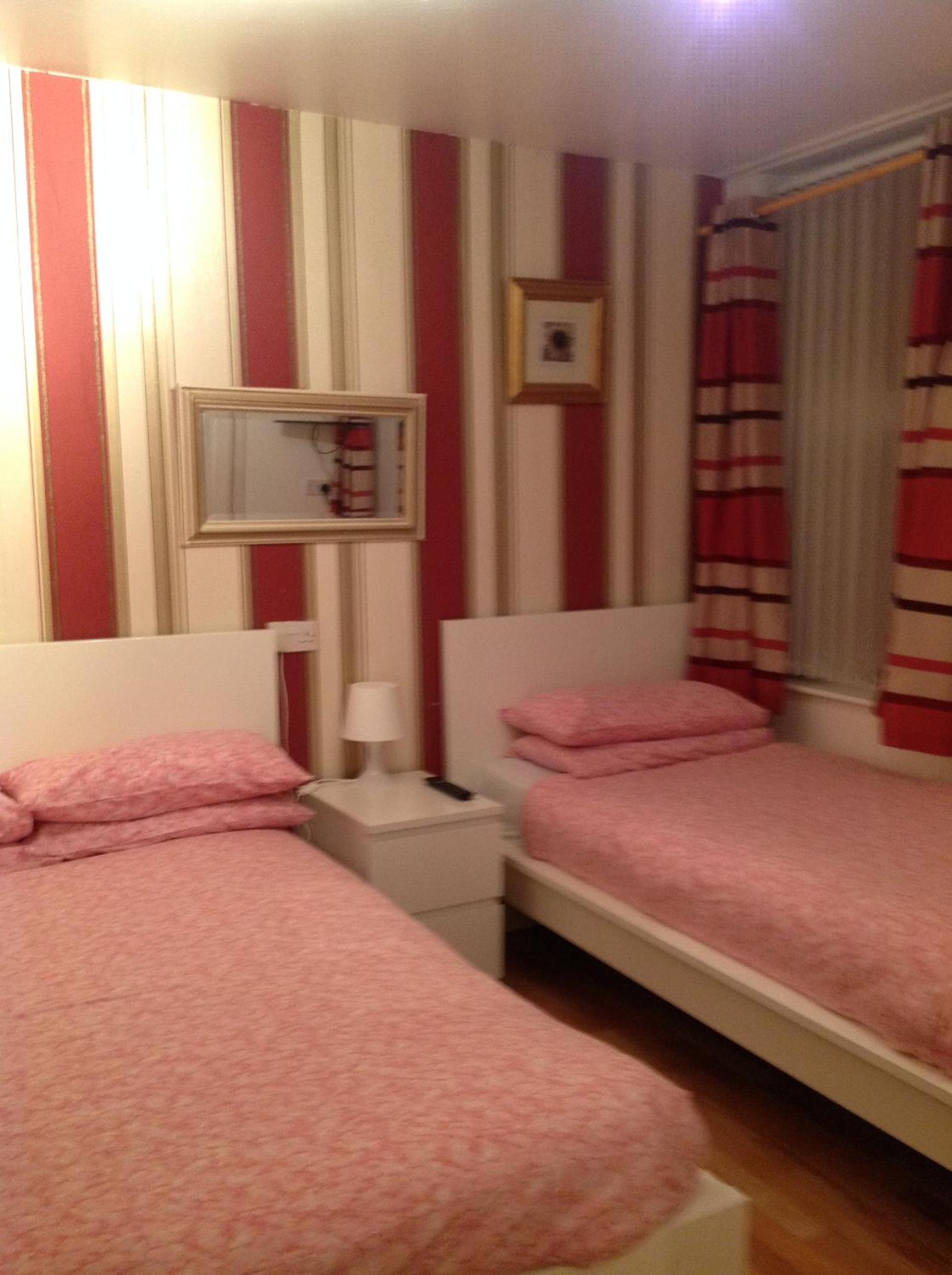 Family Room (2 Adults + 1 Child) - Photo 3