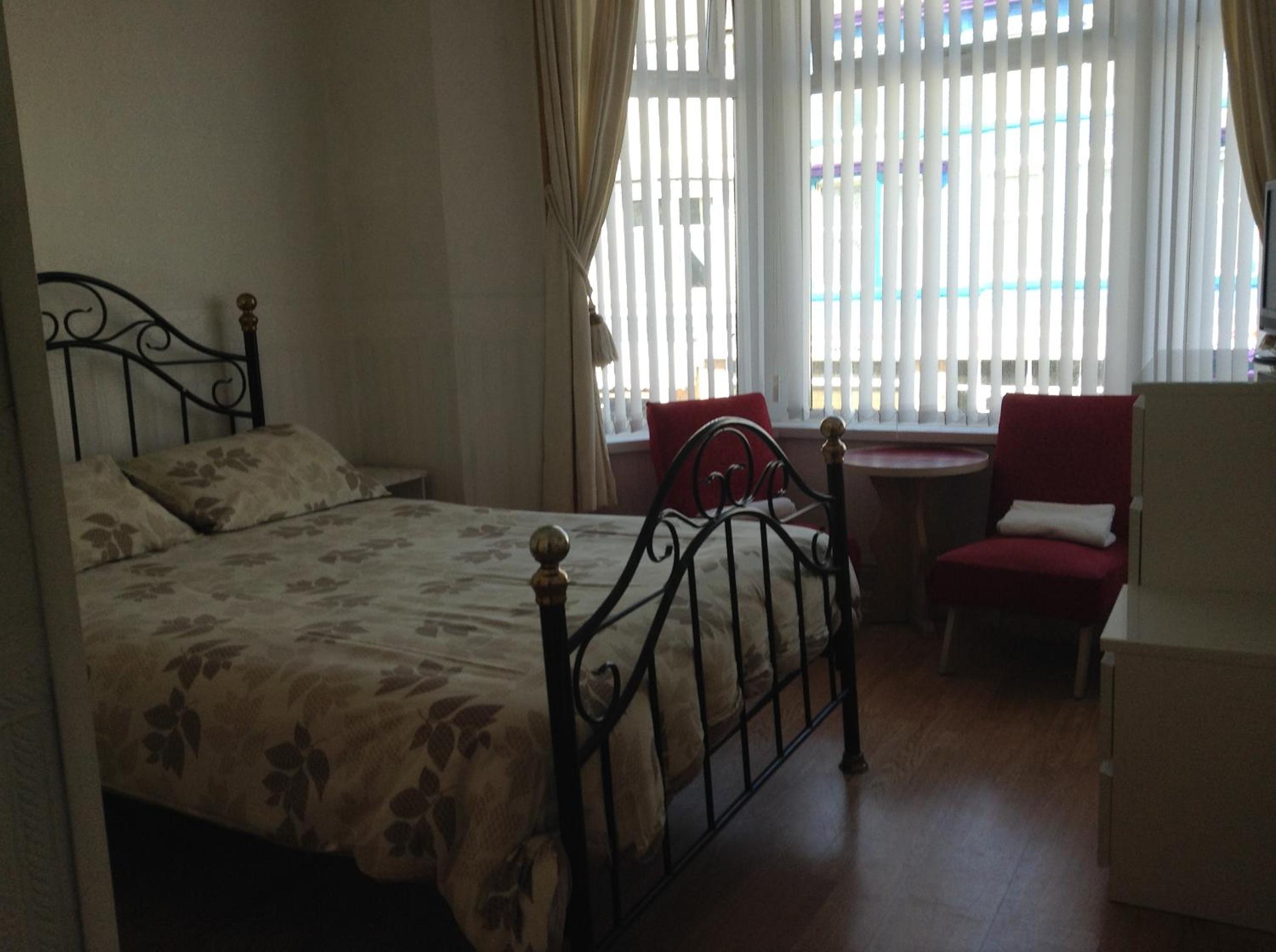 Double Room - Photo 8