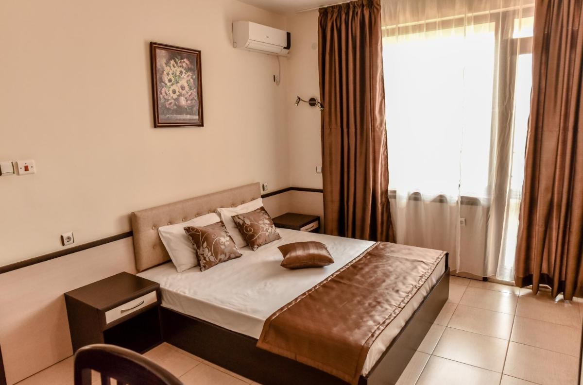 Double or Twin Room with Balcony photo 3