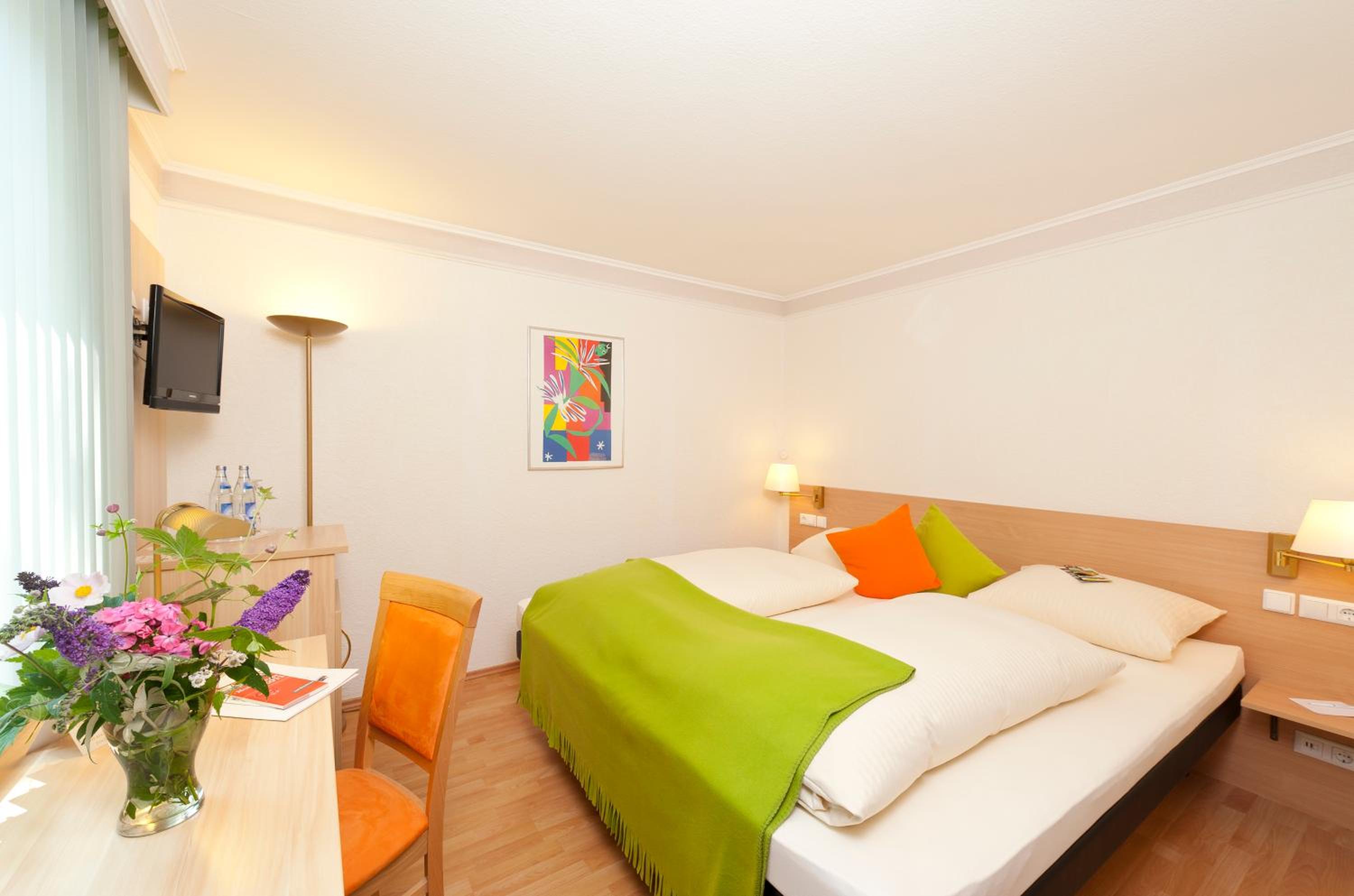 Double Room With Waterbed photo 2