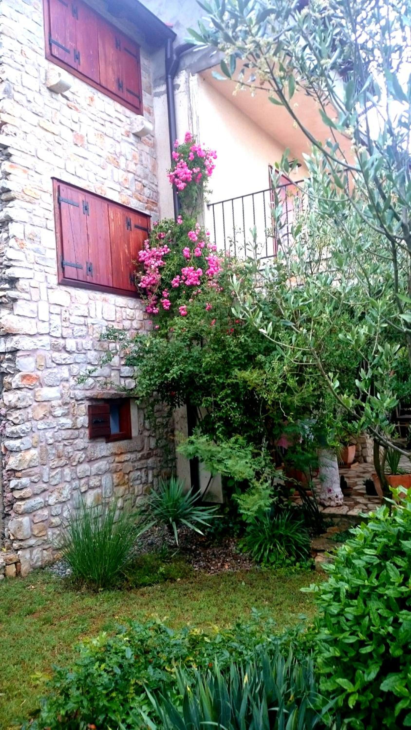 Double Room - Photo 18