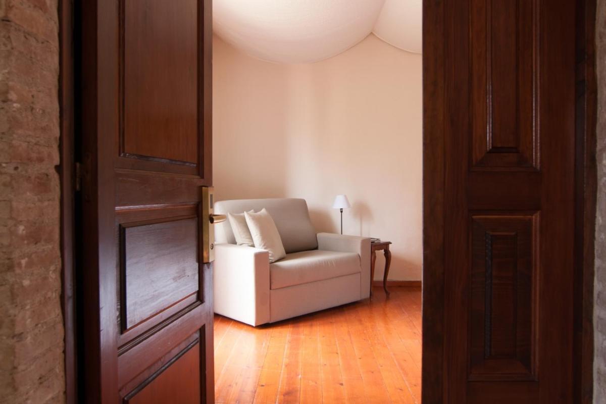 Twin Room with Private External Bathroom - Photo 3