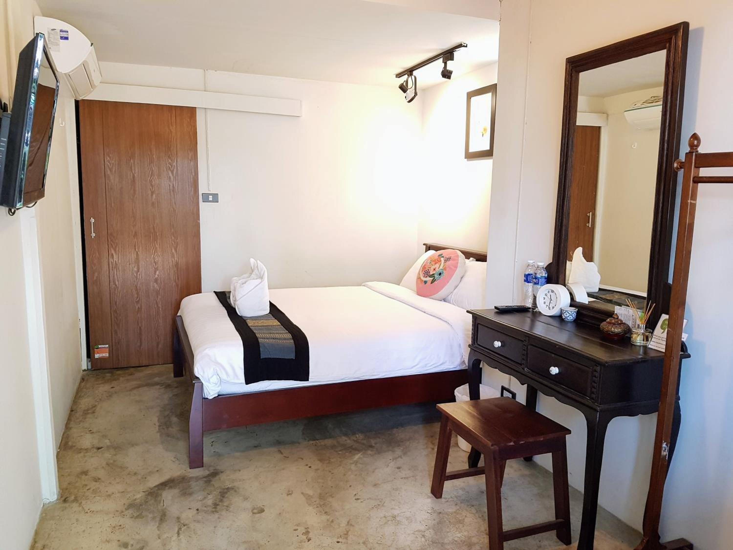 Deluxe Double Room with Patio photo 2