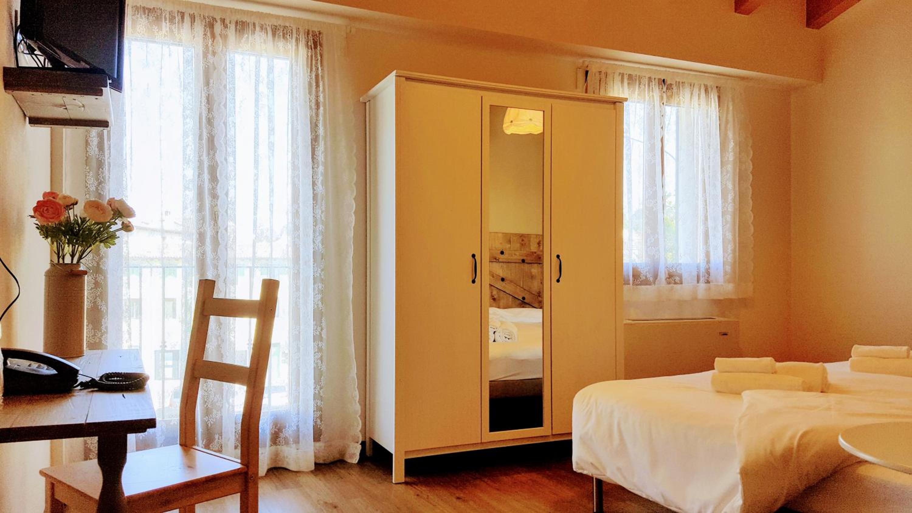 Double or Twin Room photo 3