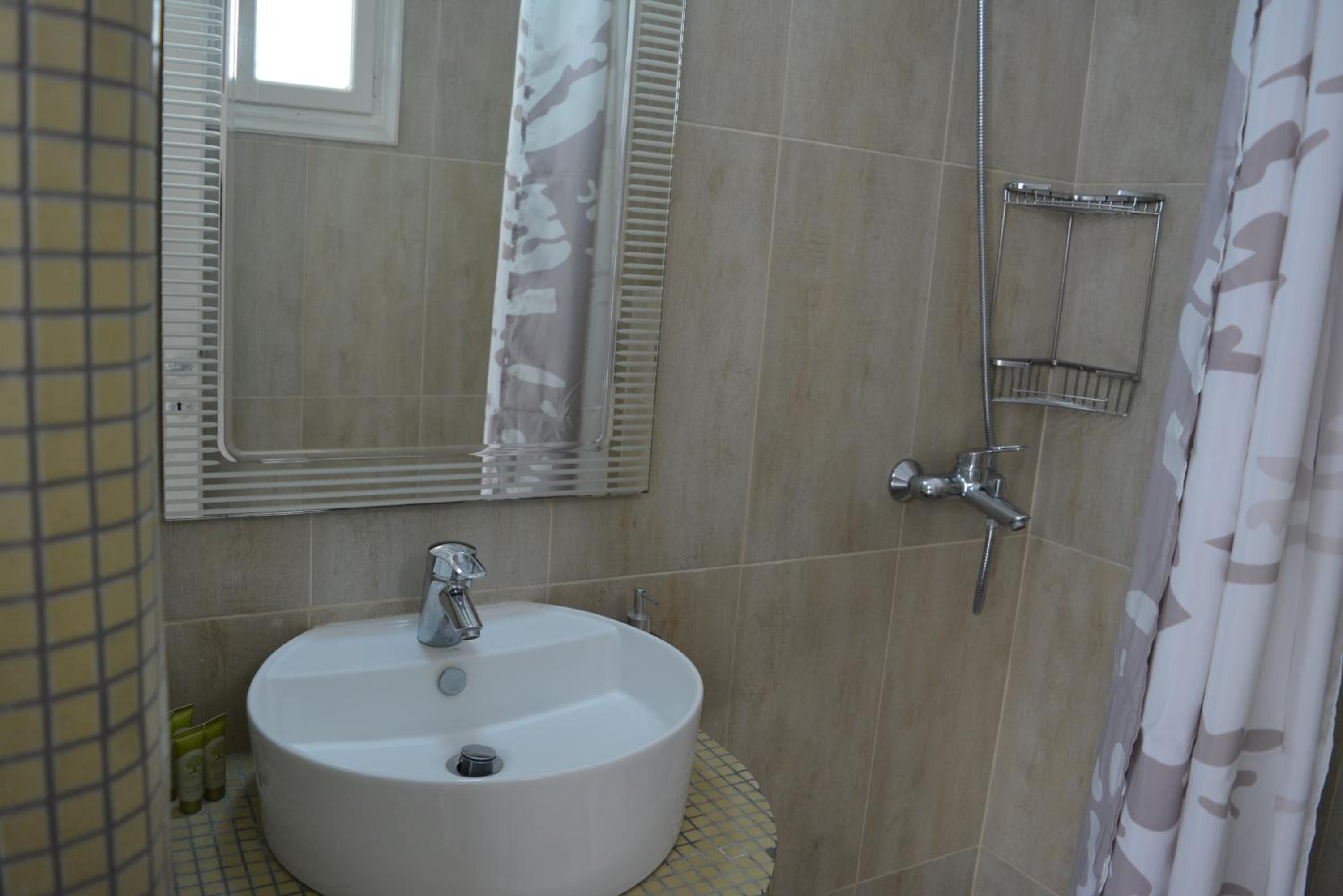 Double Room - Photo 8