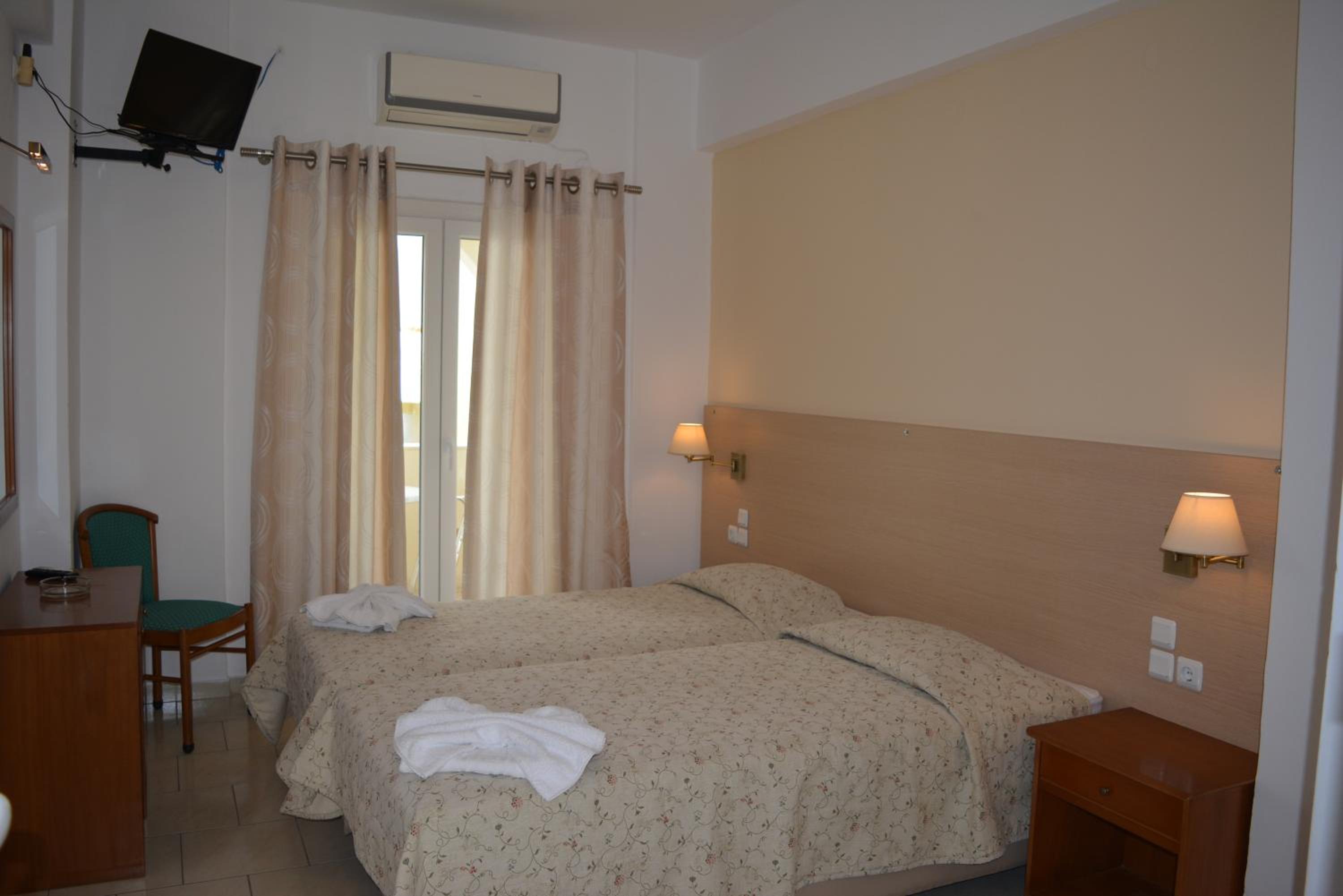 Standard Twin Room photo 2