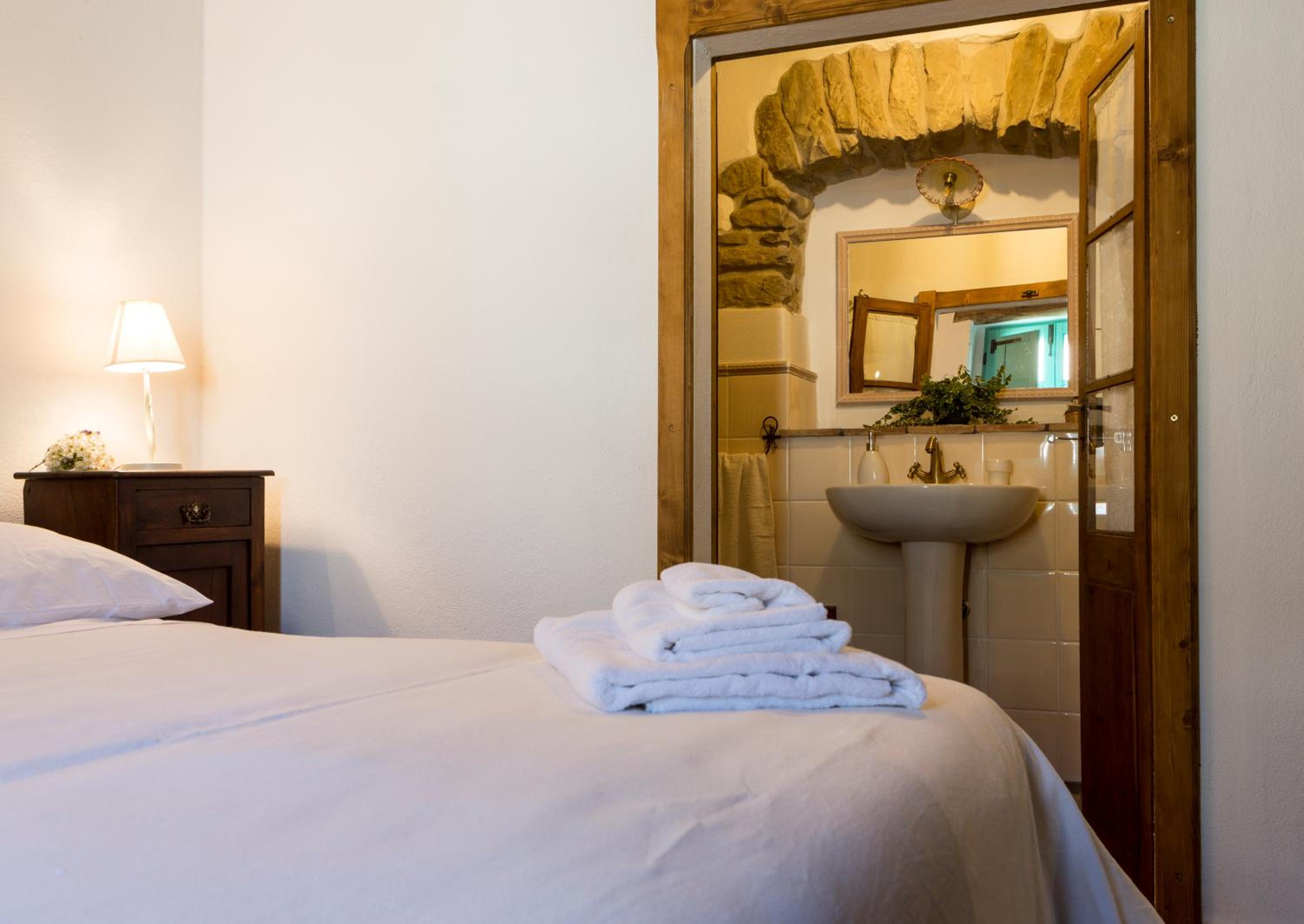 Basic Double Room photo 3